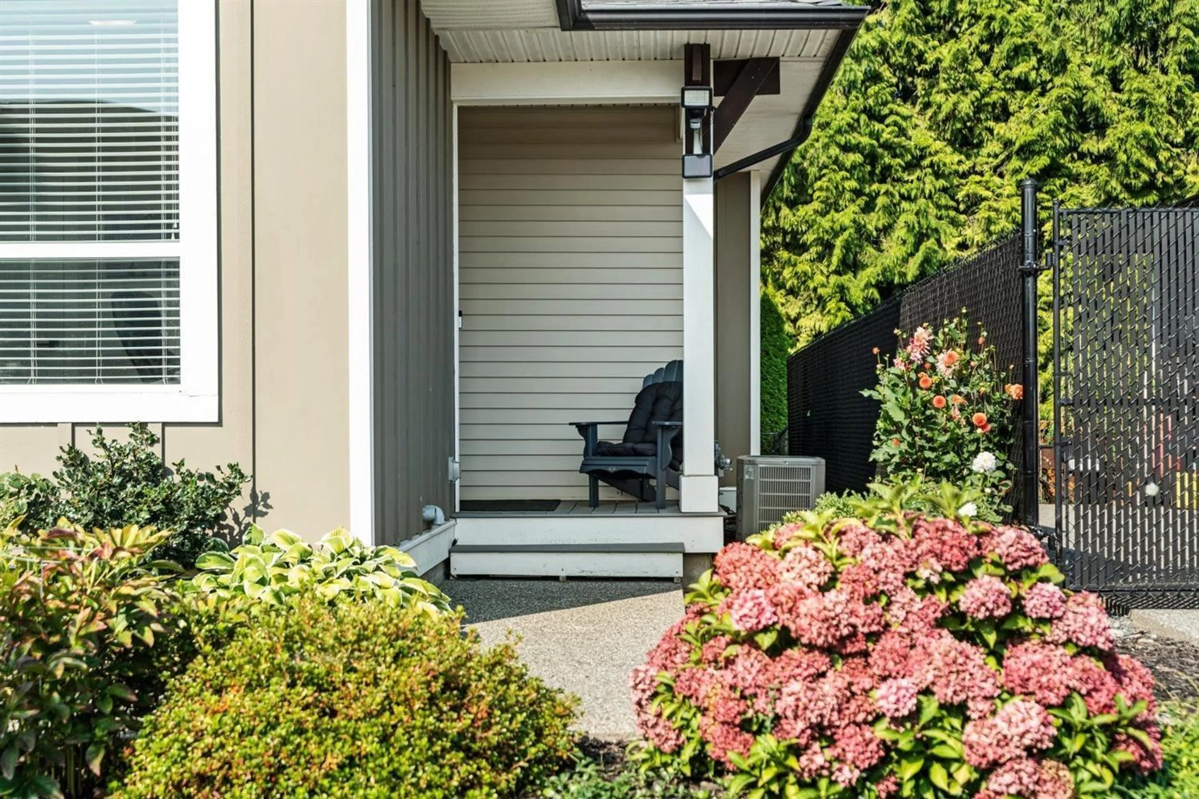 Indoor entryway for 2 - 46213 HAK'WELES ROAD, Chilliwack British Columbia V2C0C6