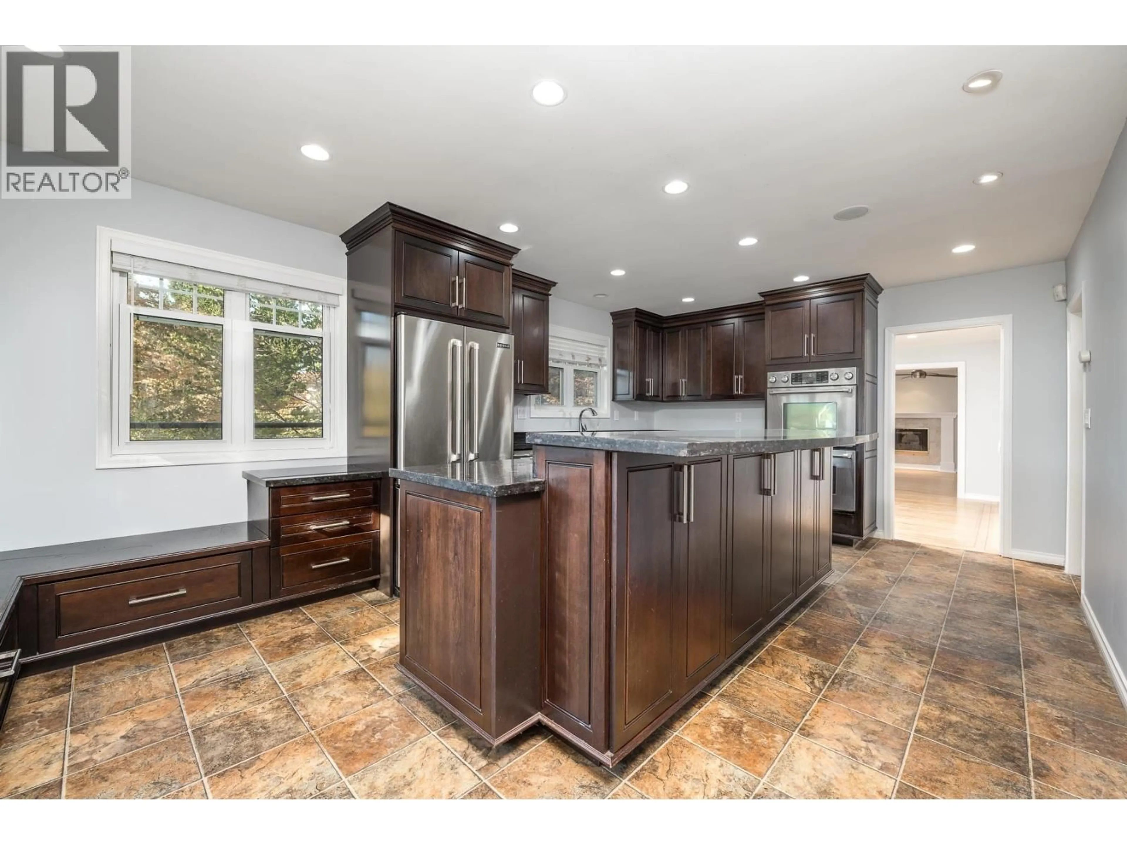 Open concept kitchen, ceramic/tile floor for 1020 PACIFIC PLACE, Delta British Columbia V4M2K7