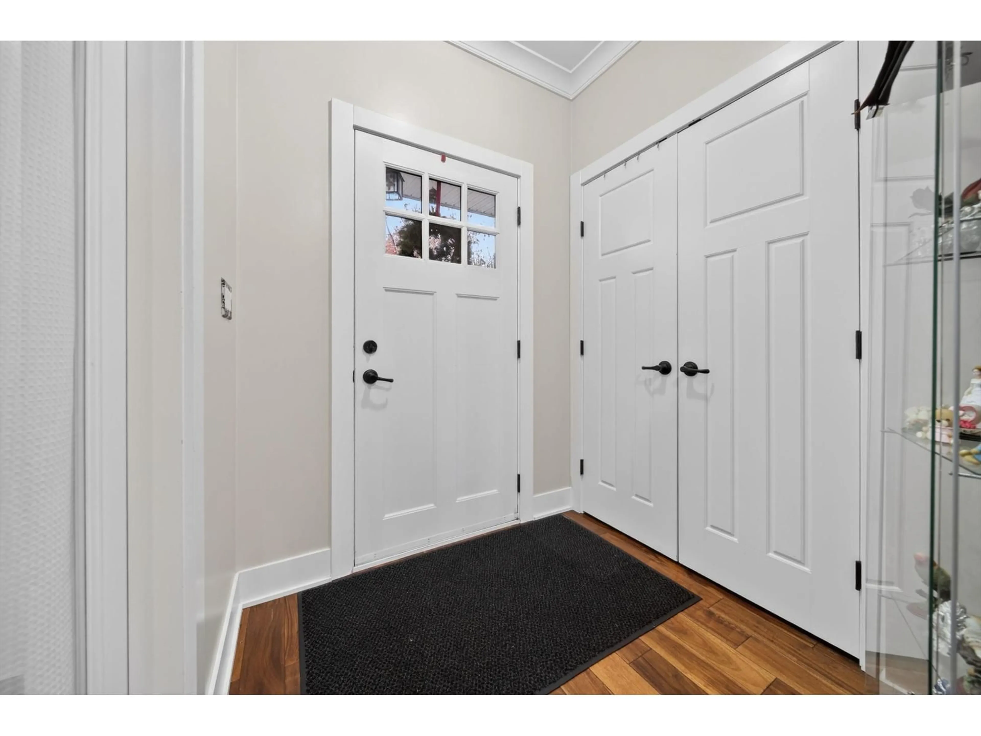 Indoor entryway for 14191 60 AVENUE, Surrey British Columbia V3X0G1