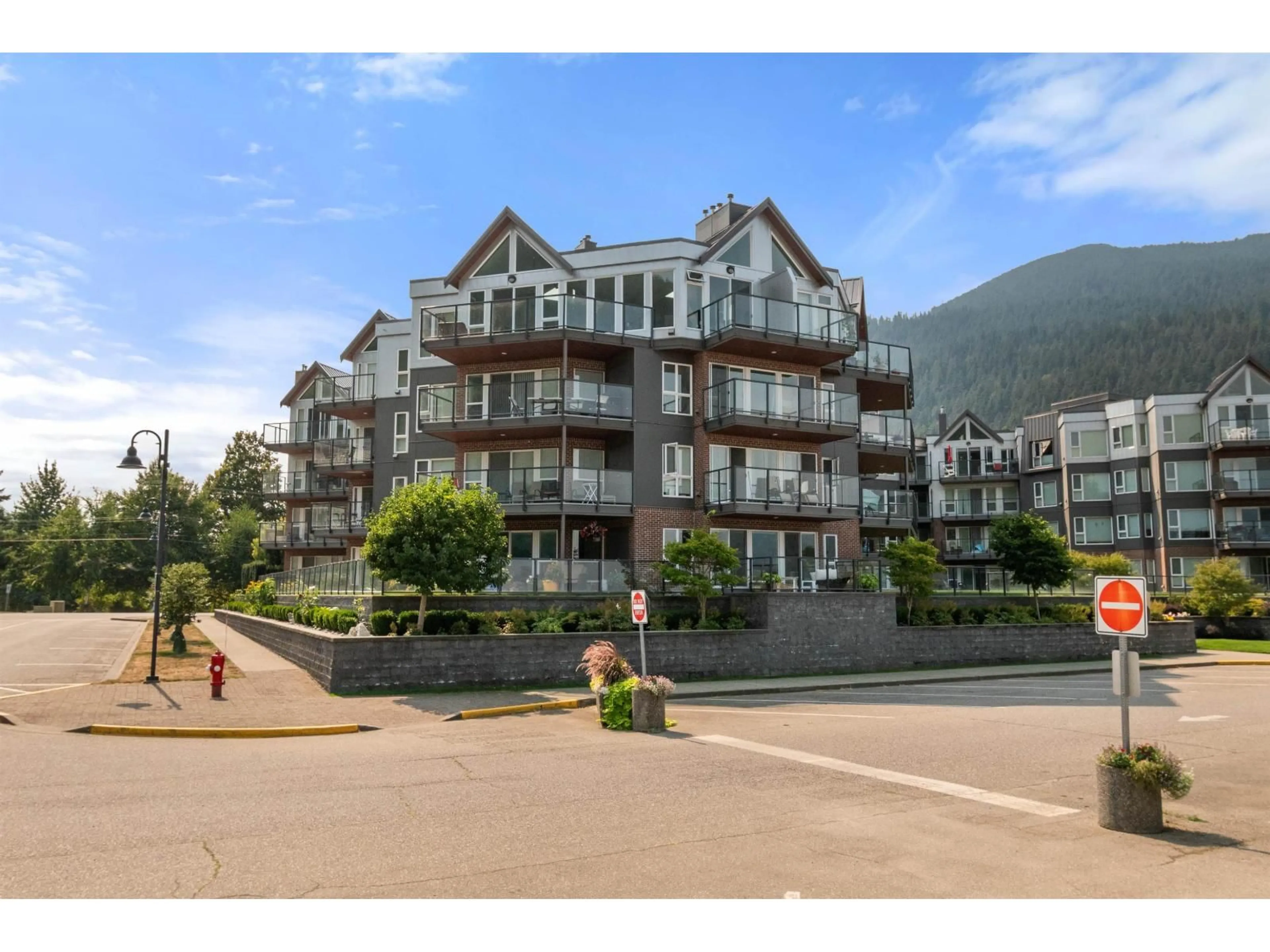 Blurry image for 315 - 378 ESPLANADE AVENUE, Harrison Hot Springs British Columbia V0M1K0