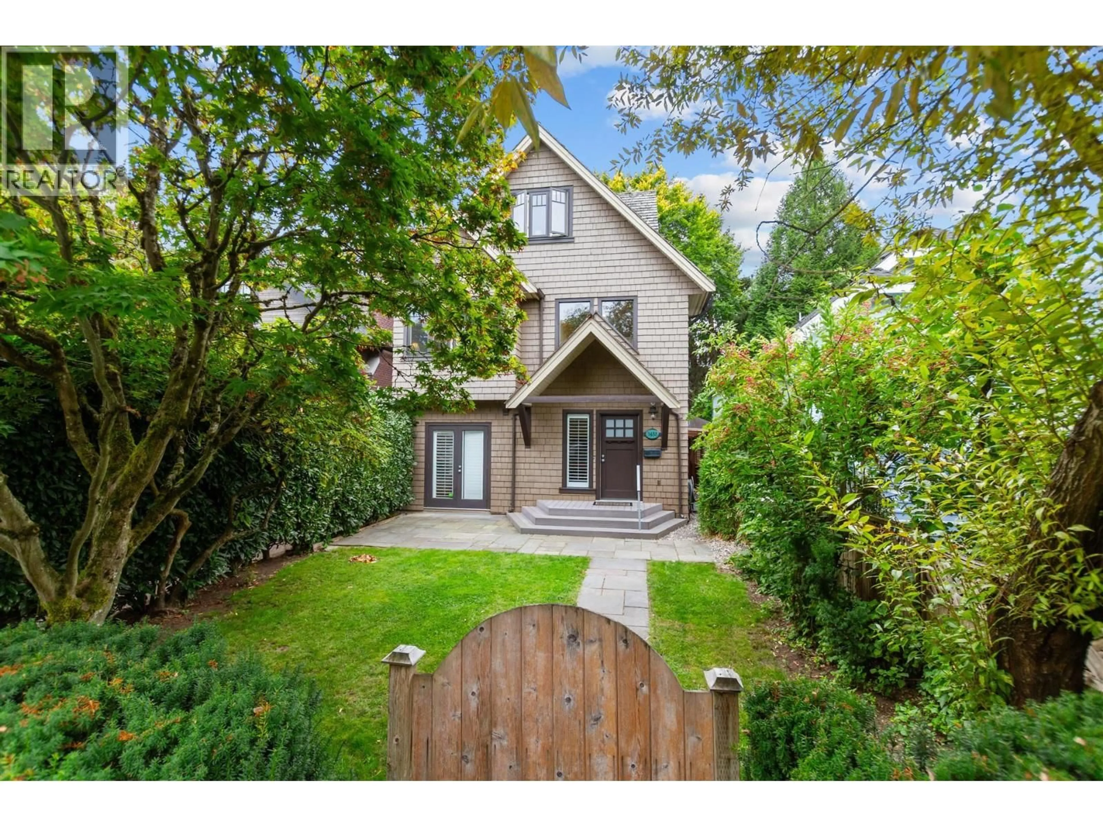 A pic from outside/outdoor area/front of a property/back of a property/a pic from drone, street for 3488 3RD AVENUE, Vancouver British Columbia V6R1L5