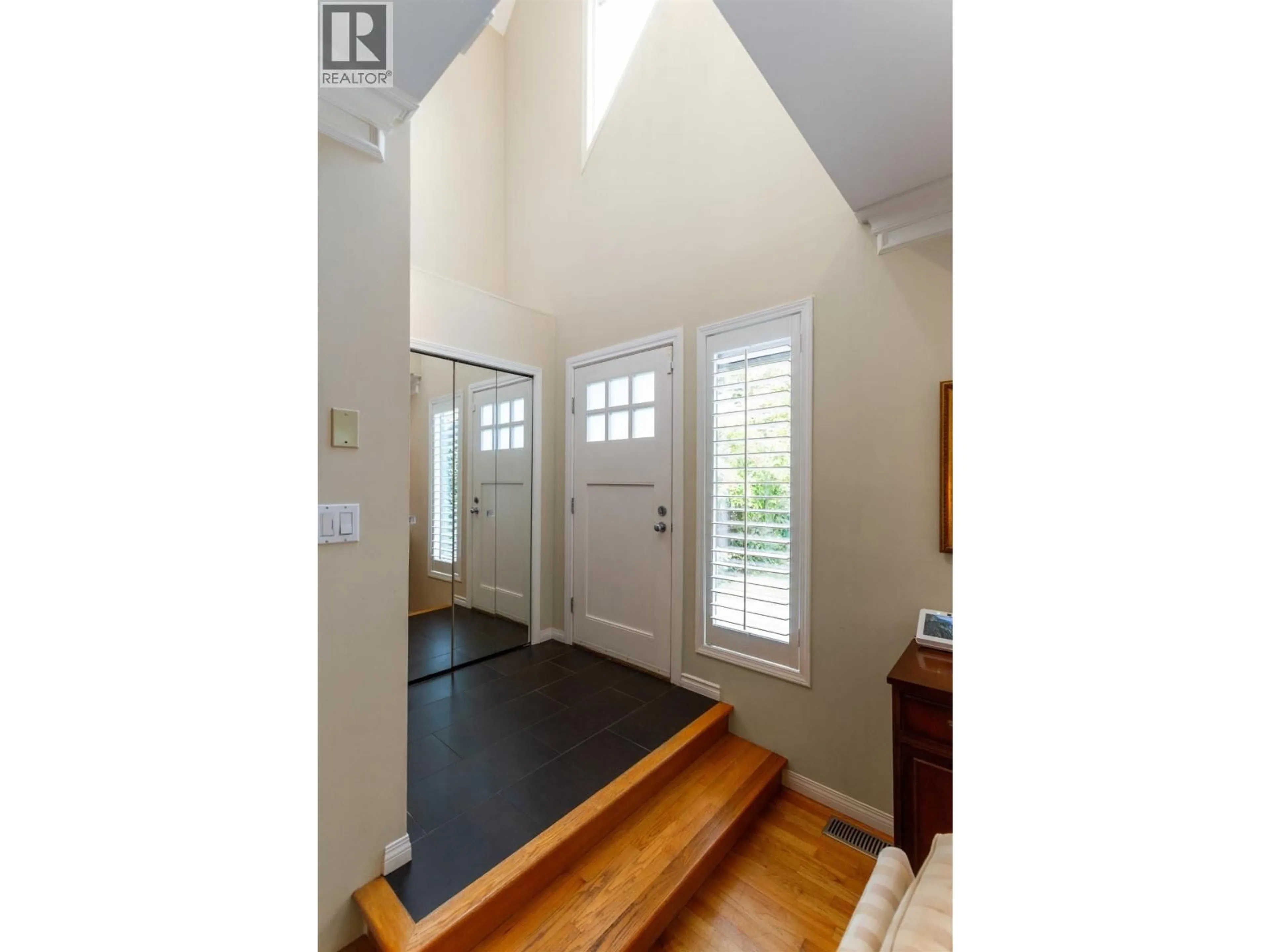 Indoor entryway for 3488 3RD AVENUE, Vancouver British Columbia V6R1L5