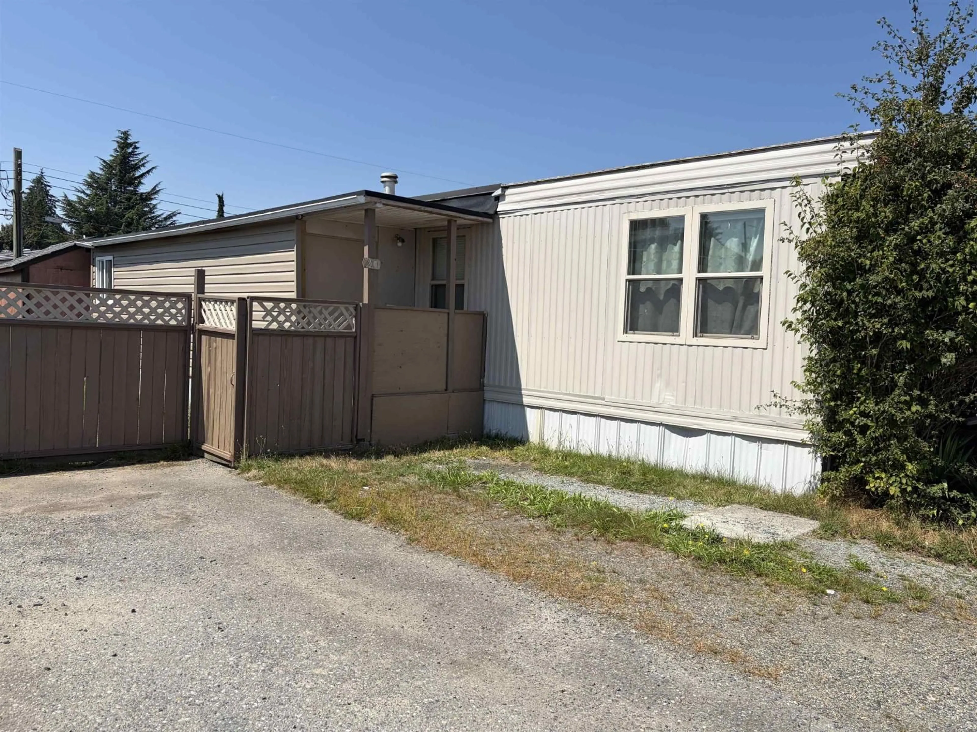 Shed for 20 - 26892 FRASER HIGHWAY, Langley British Columbia V4W3T5