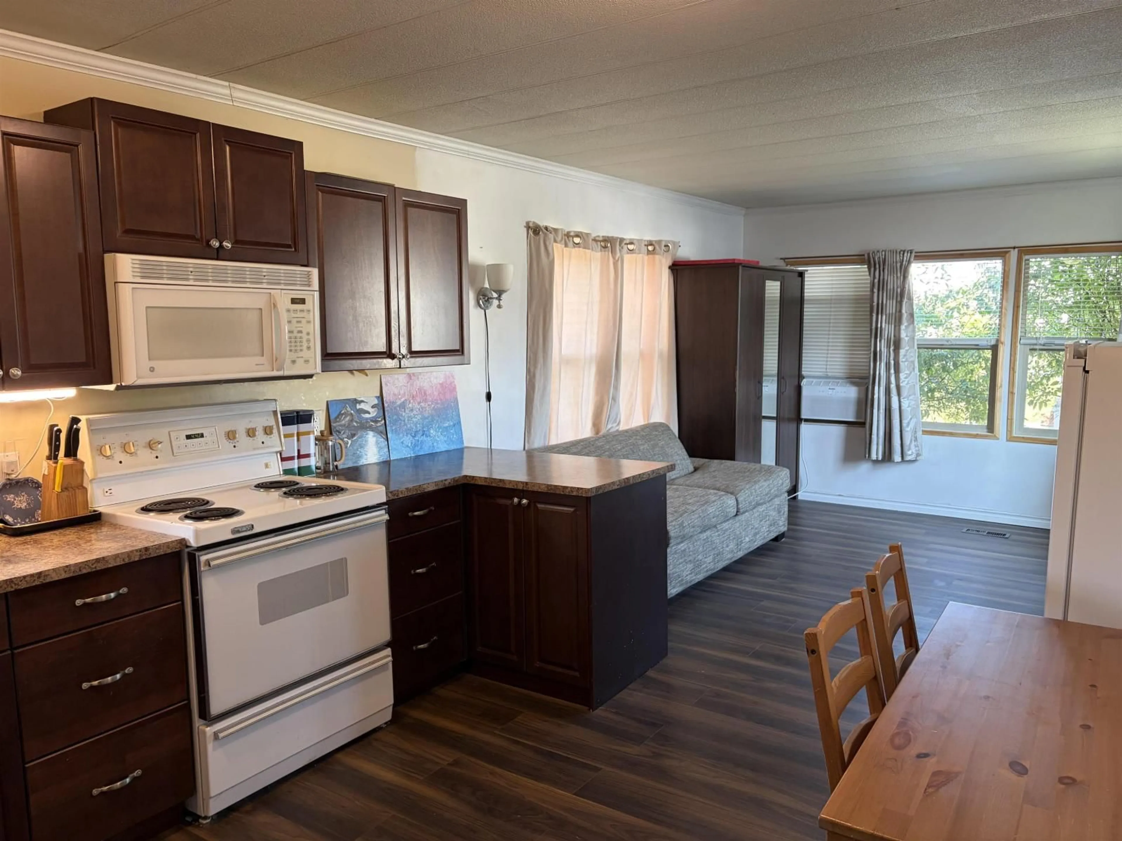 Standard kitchen, unknown for 20 - 26892 FRASER HIGHWAY, Langley British Columbia V4W3T5