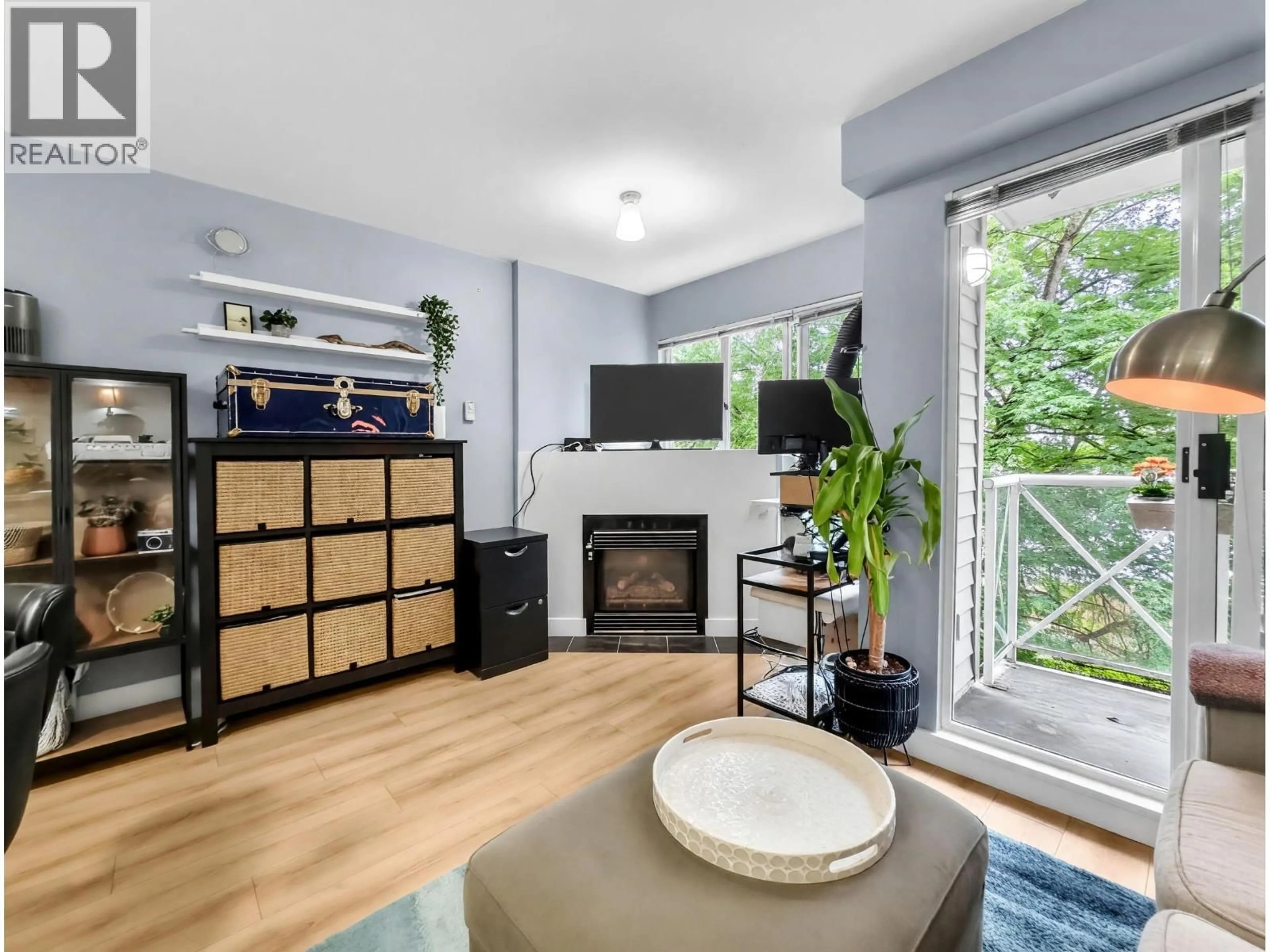 Living room with furniture, wood/laminate floor for 514 - 528 ROCHESTER AVENUE, Coquitlam British Columbia V3K7A5