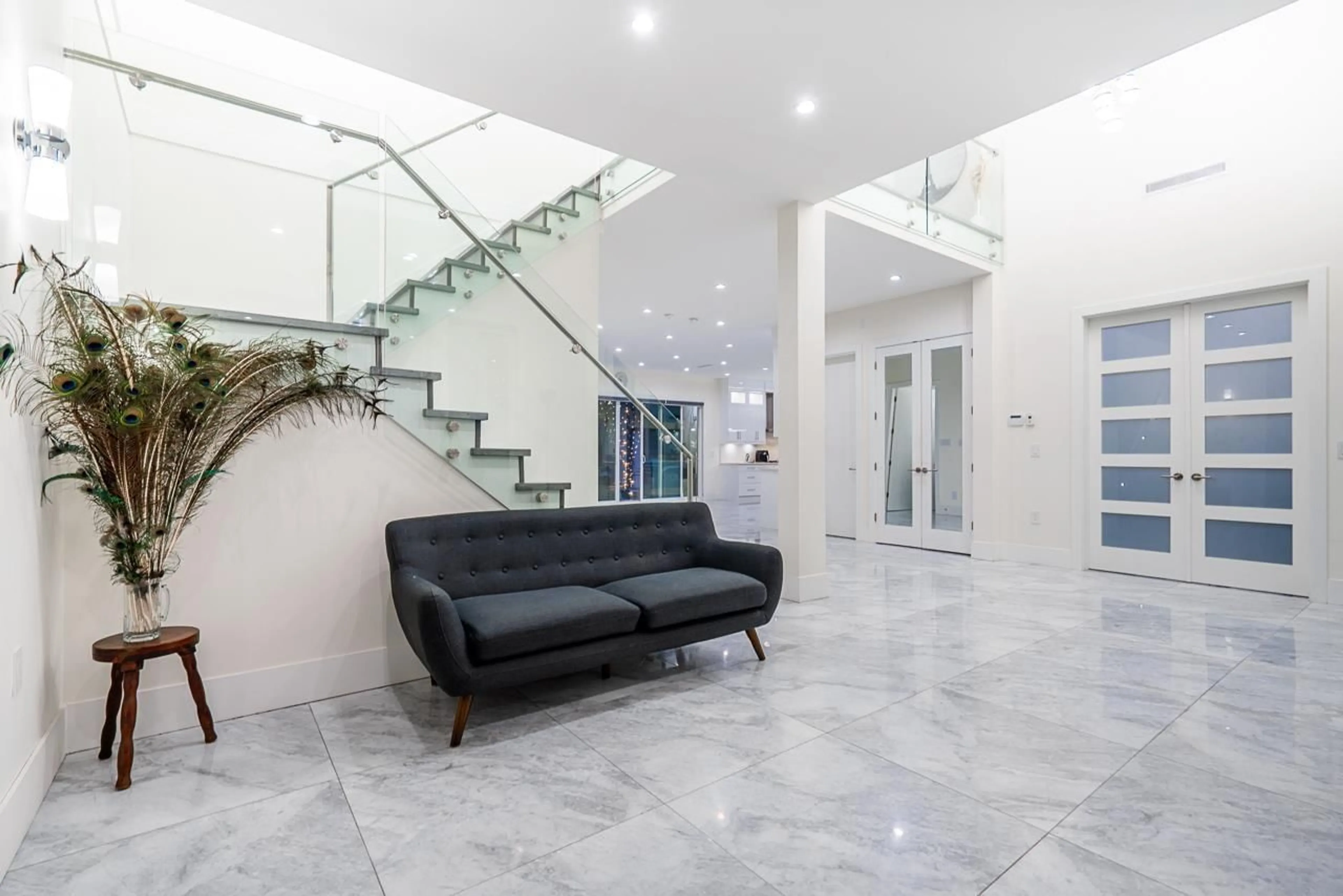 Indoor foyer for 10490 125A STREET, Surrey British Columbia V3V5A3