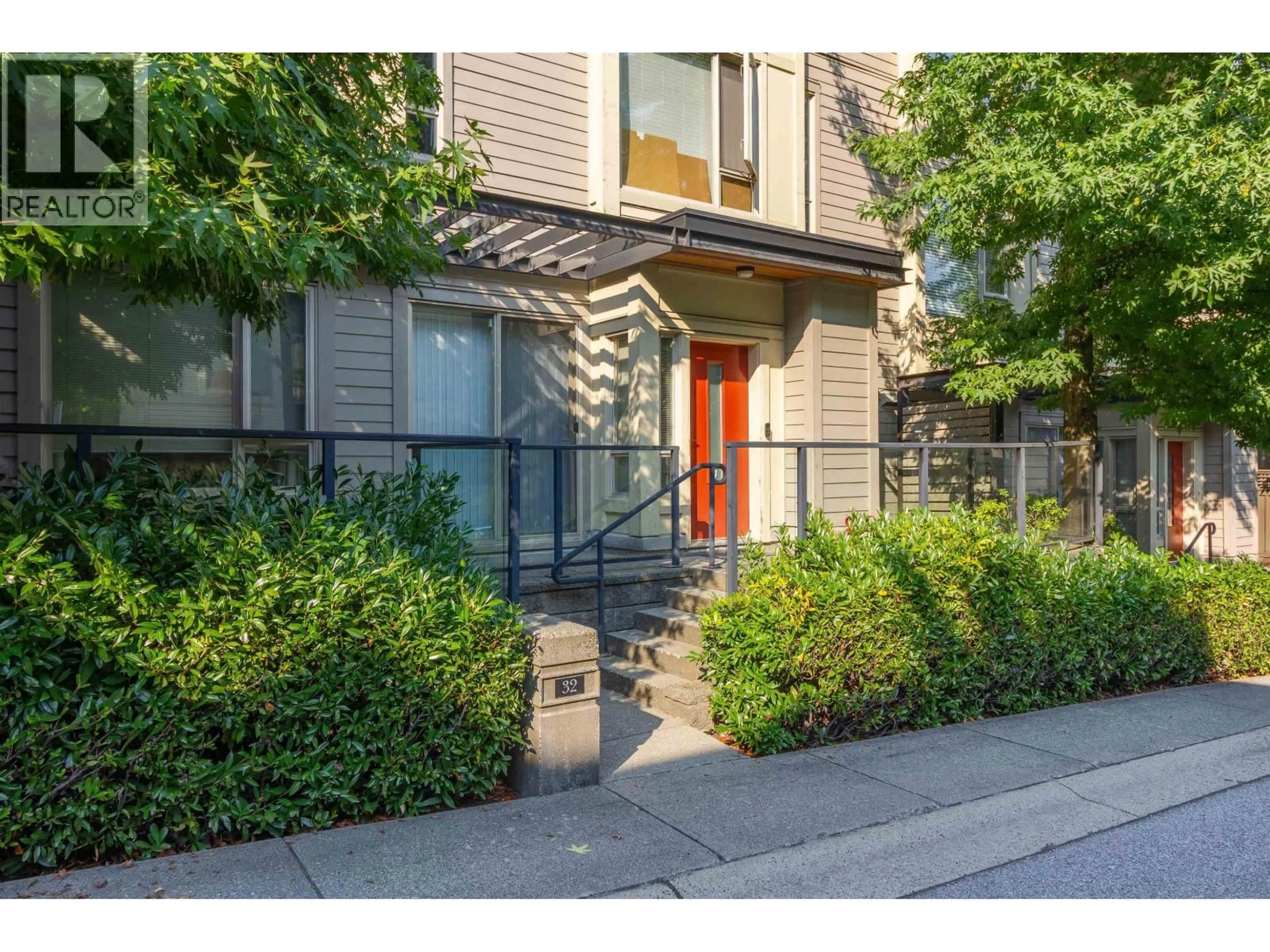 Unknown for 32 - 9229 UNIVERSITY CRESCENT, Burnaby British Columbia V5A4Z2