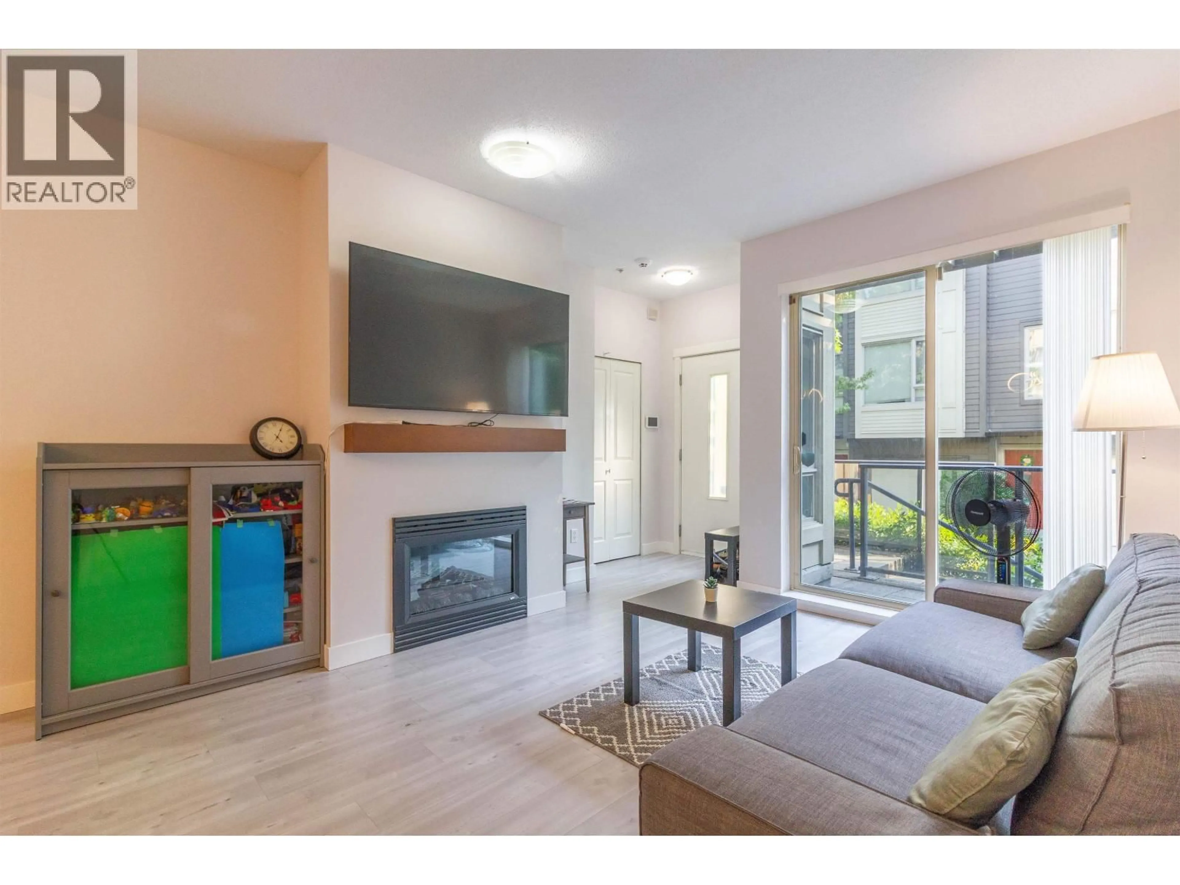 Living room with furniture, unknown for 32 - 9229 UNIVERSITY CRESCENT, Burnaby British Columbia V5A4Z2