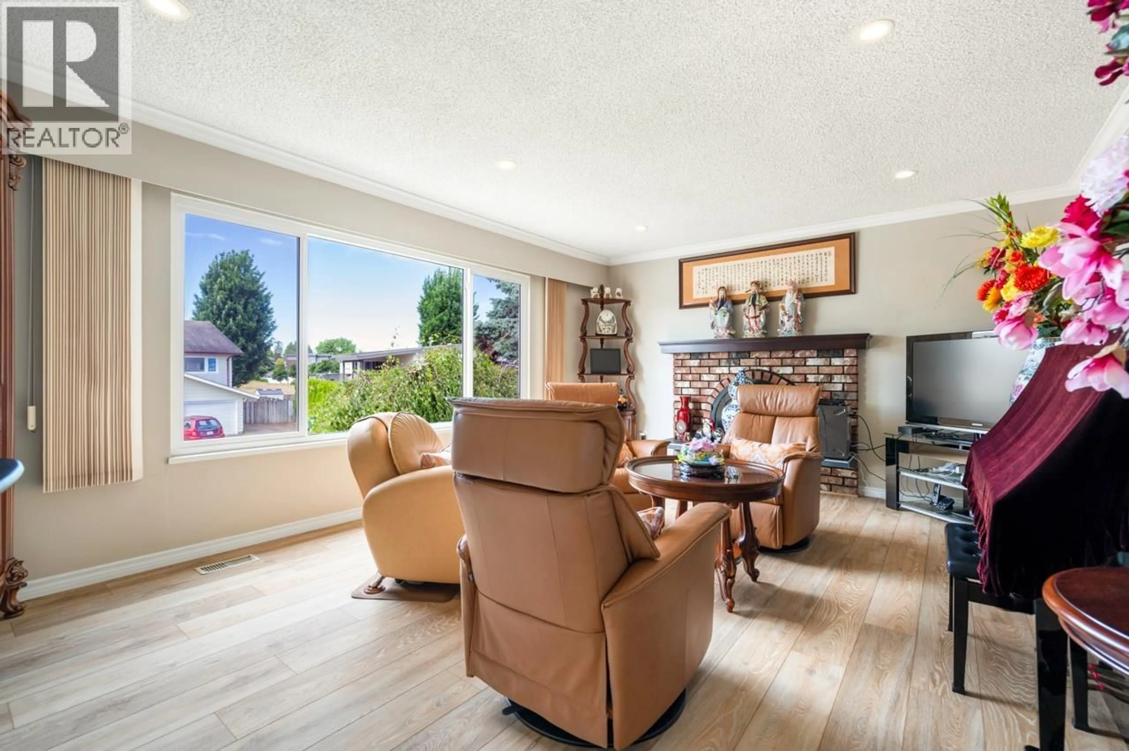 Living room with furniture, unknown for 6620 GAINSBOROUGH DRIVE, Richmond British Columbia V7E3Z3