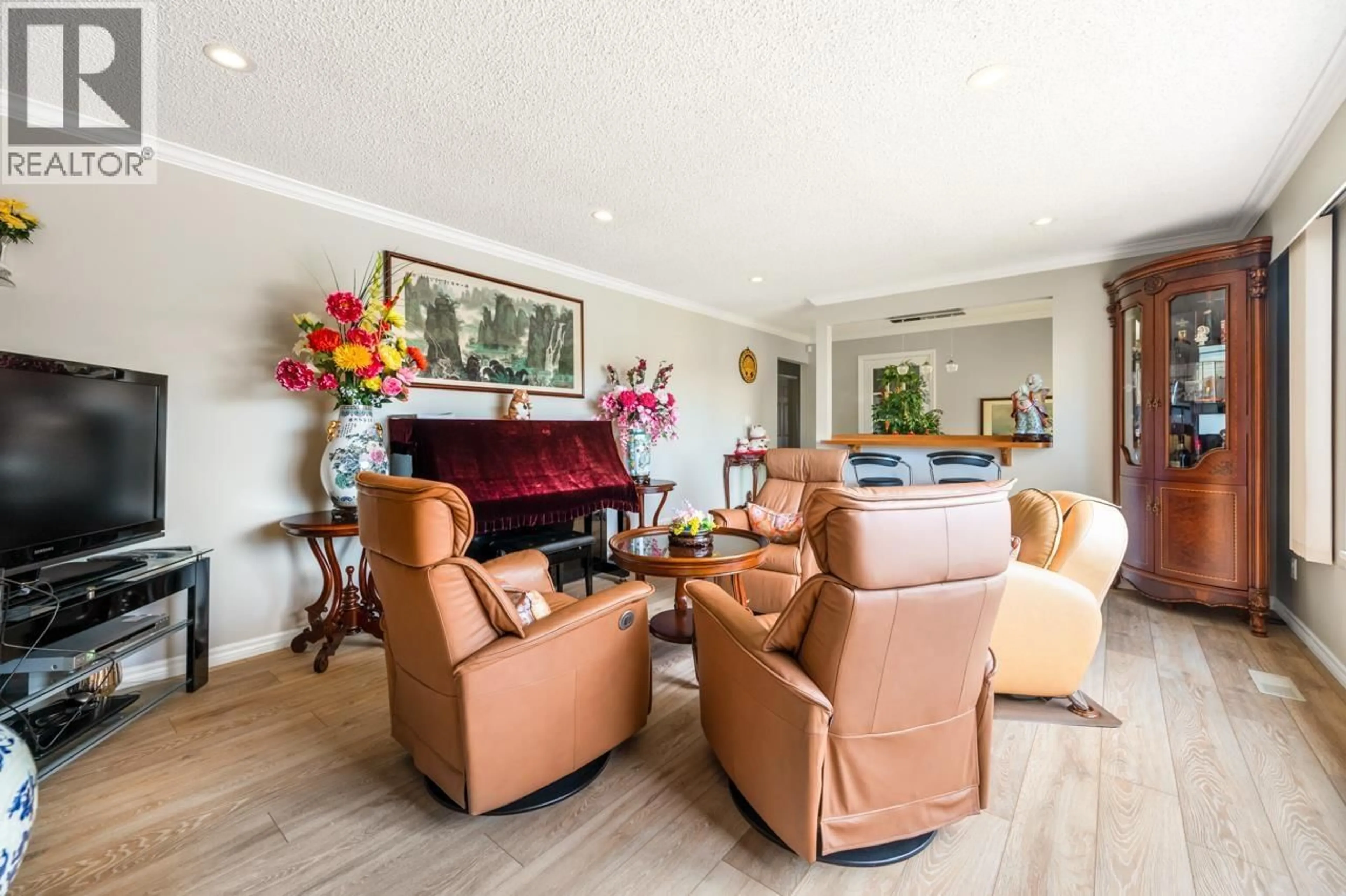 Living room with furniture, unknown for 6620 GAINSBOROUGH DRIVE, Richmond British Columbia V7E3Z3