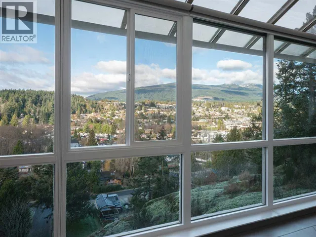 313 SKYLINE DRIVE, Gibsons 2