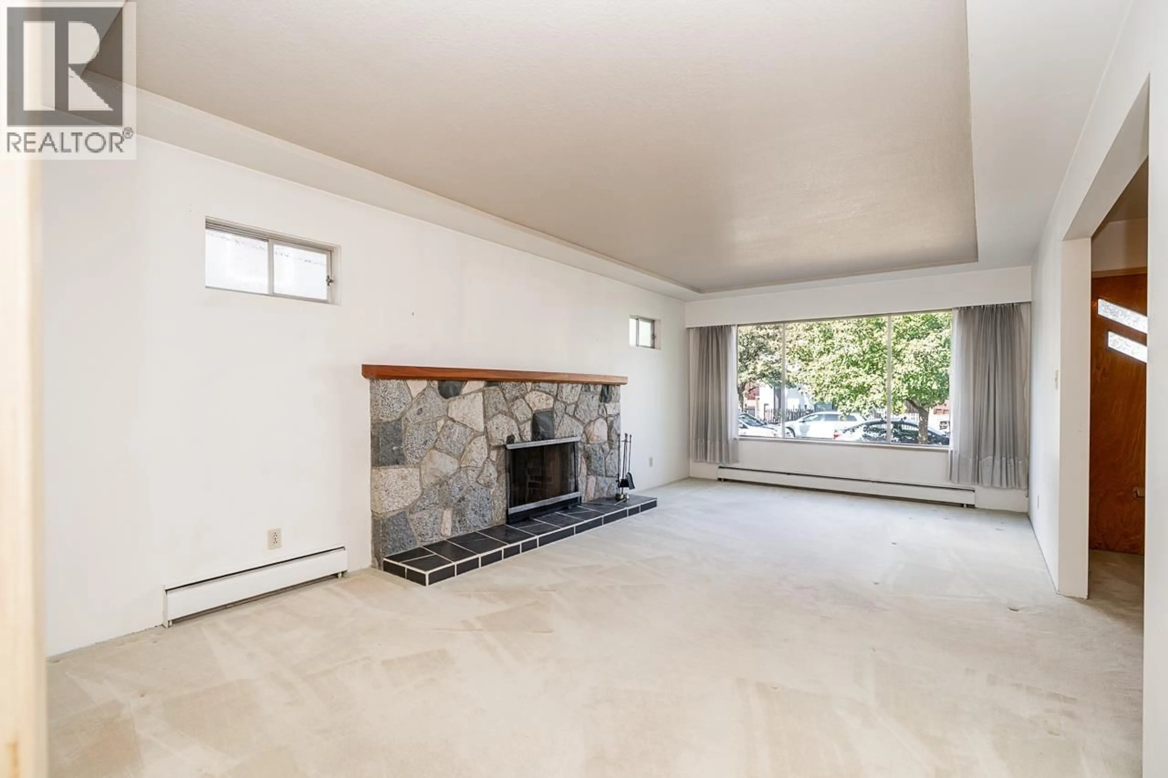 Living room with furniture, unknown for 6216 PRINCE ALBERT STREET, Vancouver British Columbia V5W3E4