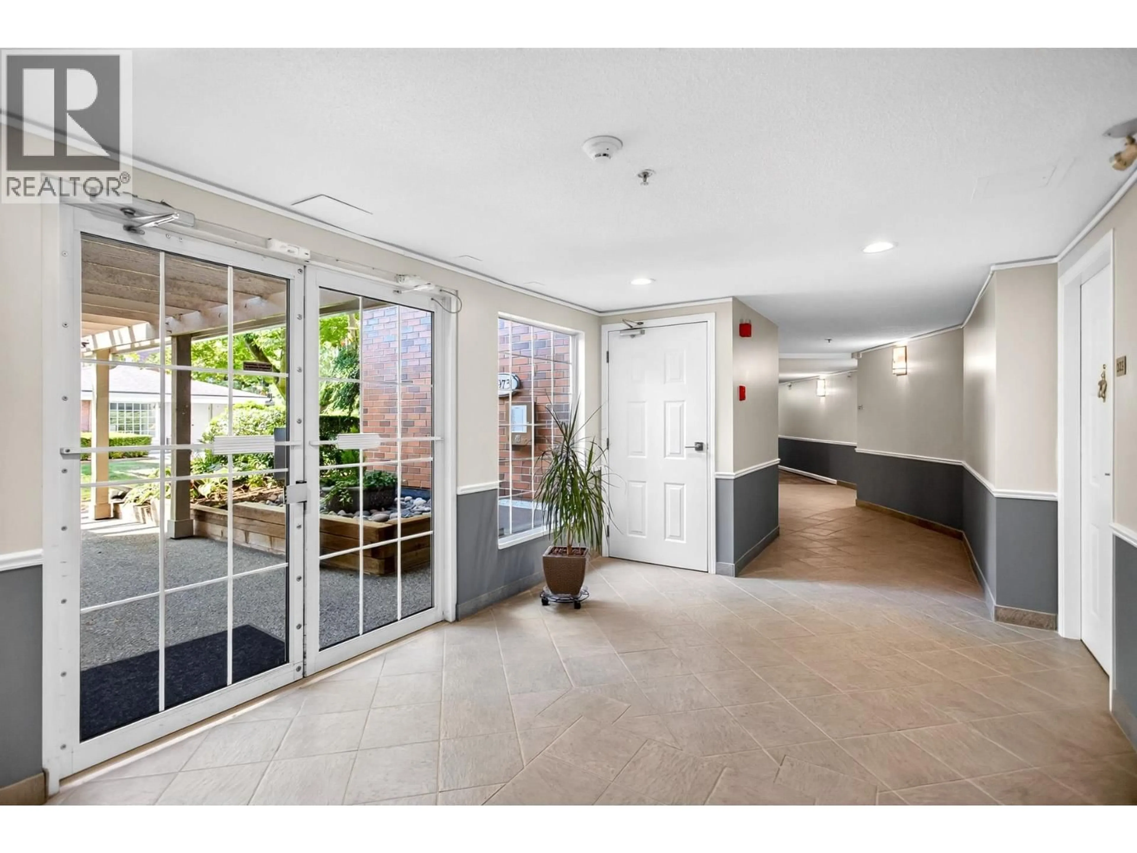 Indoor foyer for 103 - 2973 BURLINGTON DRIVE, Coquitlam British Columbia V3B6X1