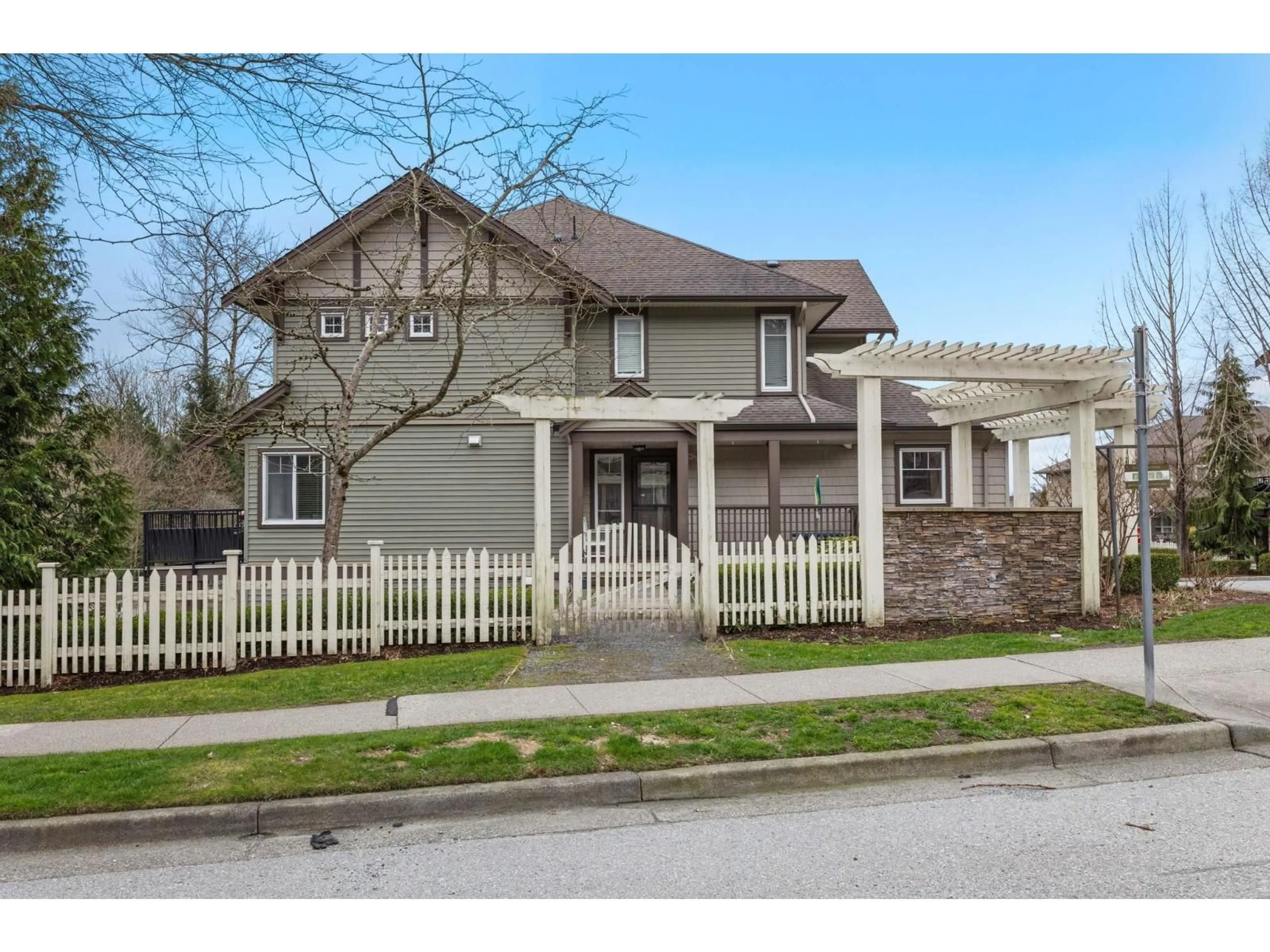 Home with vinyl exterior material, street for 95 - 4401 BLAUSON BOULEVARD, Abbotsford British Columbia V3G0A4