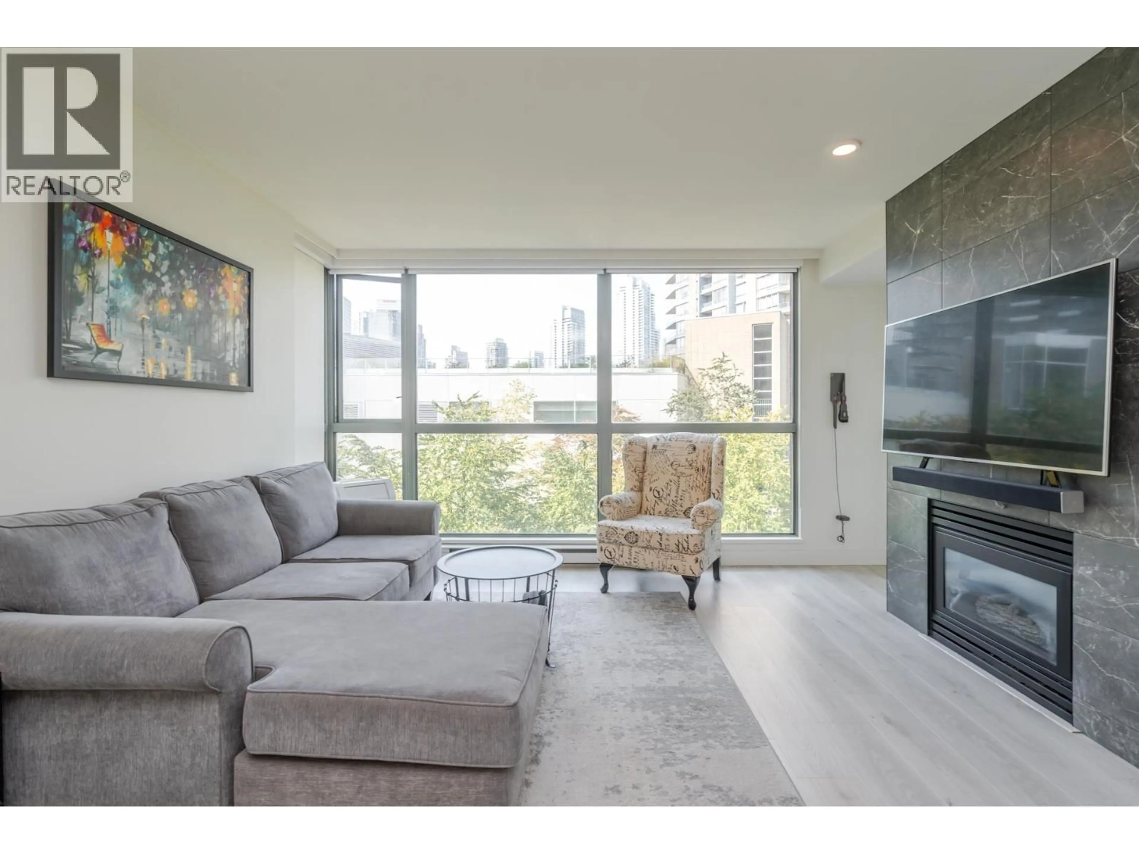 Living room with furniture, unknown for 602 - 4888 HAZEL STREET, Burnaby British Columbia V5H4T4