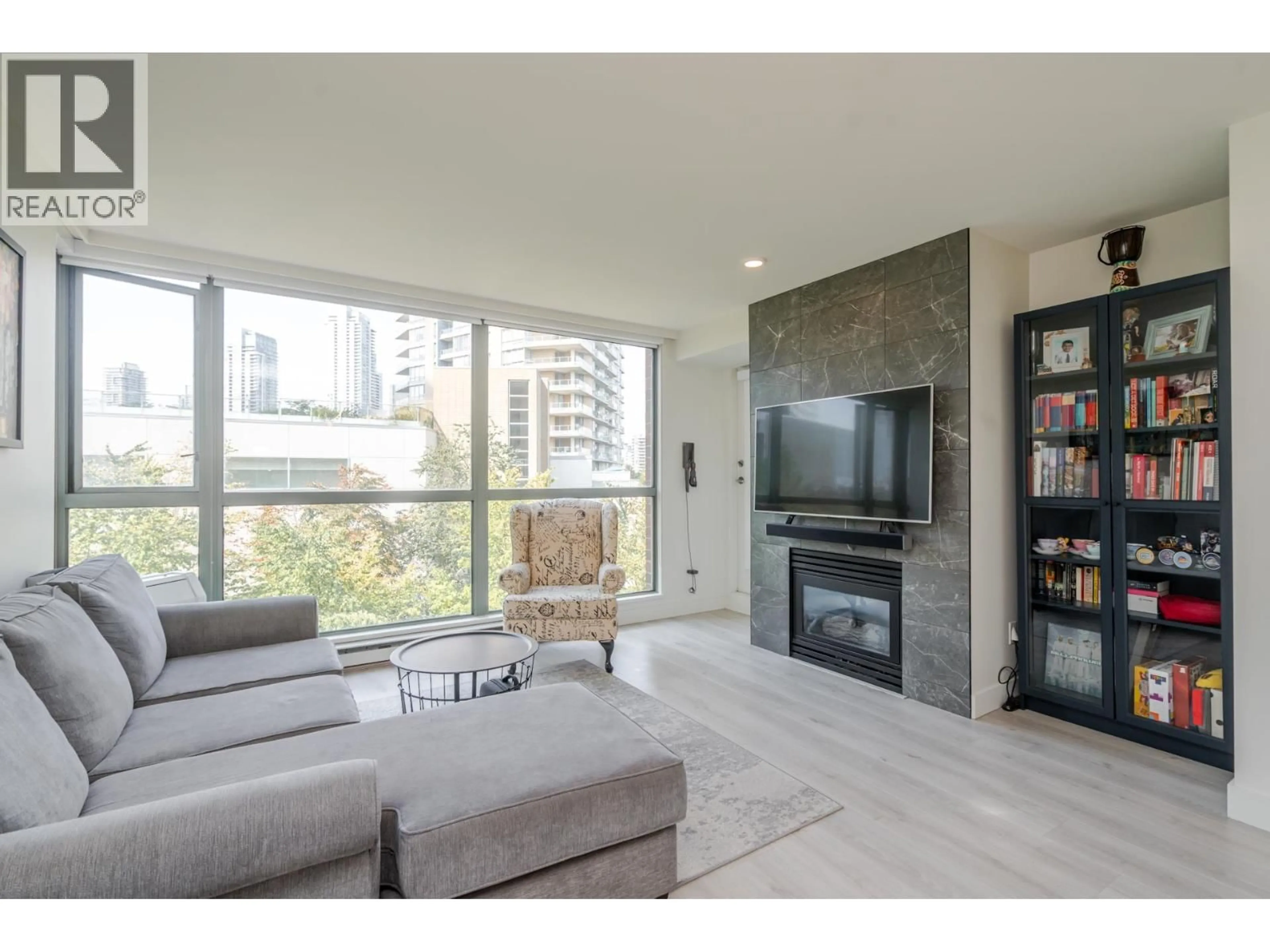 Living room with furniture, unknown for 602 - 4888 HAZEL STREET, Burnaby British Columbia V5H4T4
