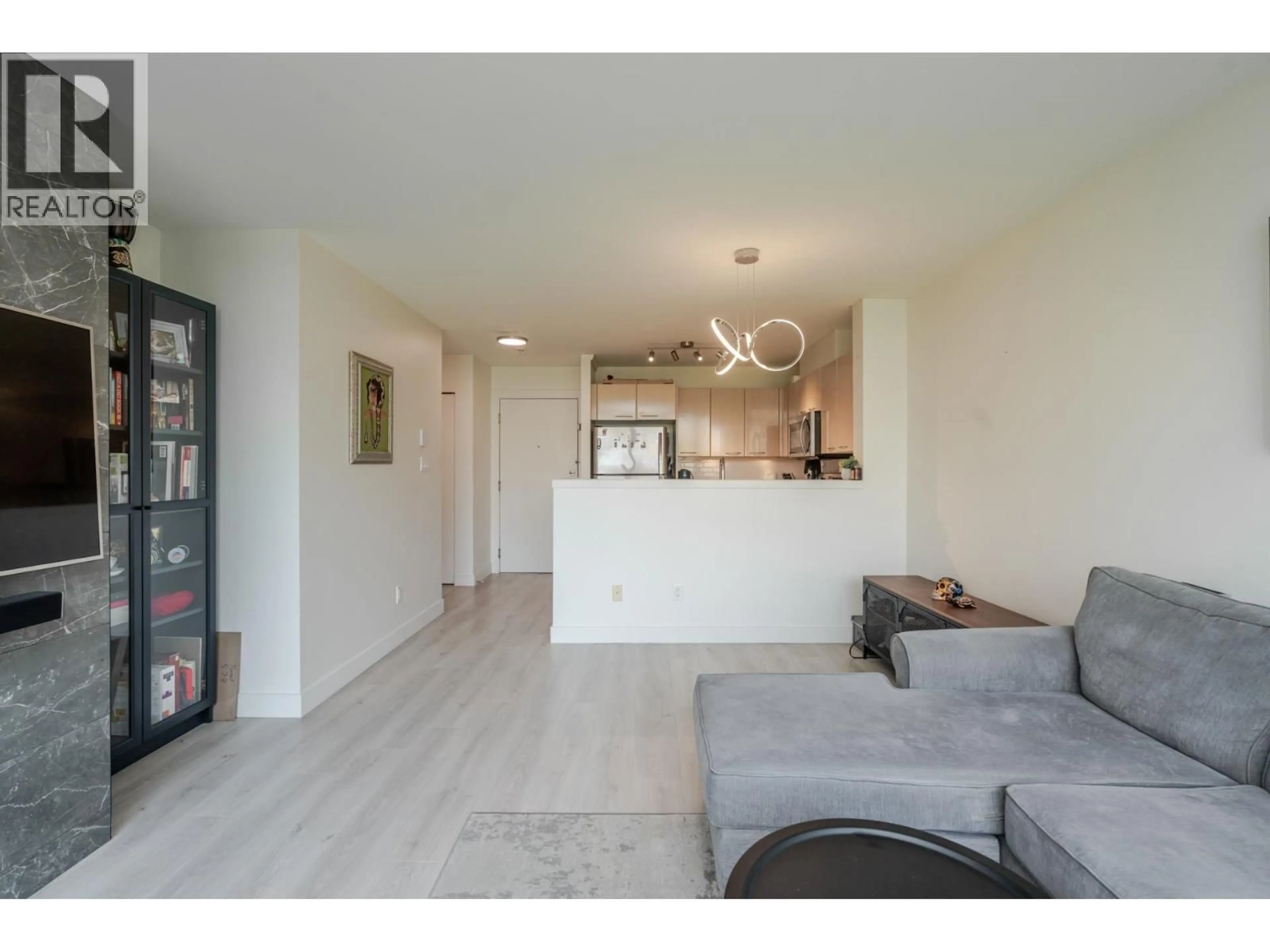 Living room with furniture, unknown for 602 - 4888 HAZEL STREET, Burnaby British Columbia V5H4T4