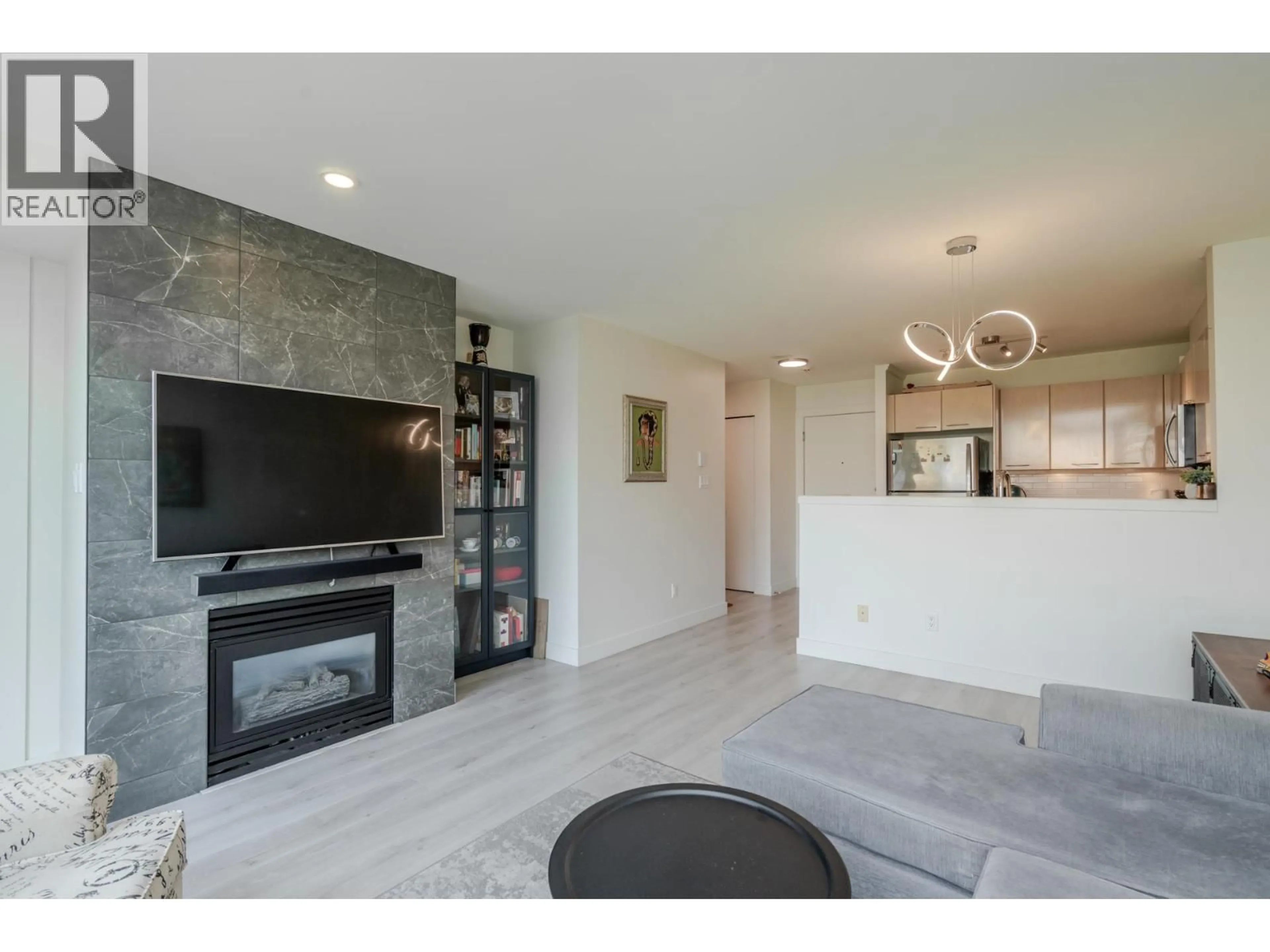 Living room with furniture, unknown for 602 - 4888 HAZEL STREET, Burnaby British Columbia V5H4T4