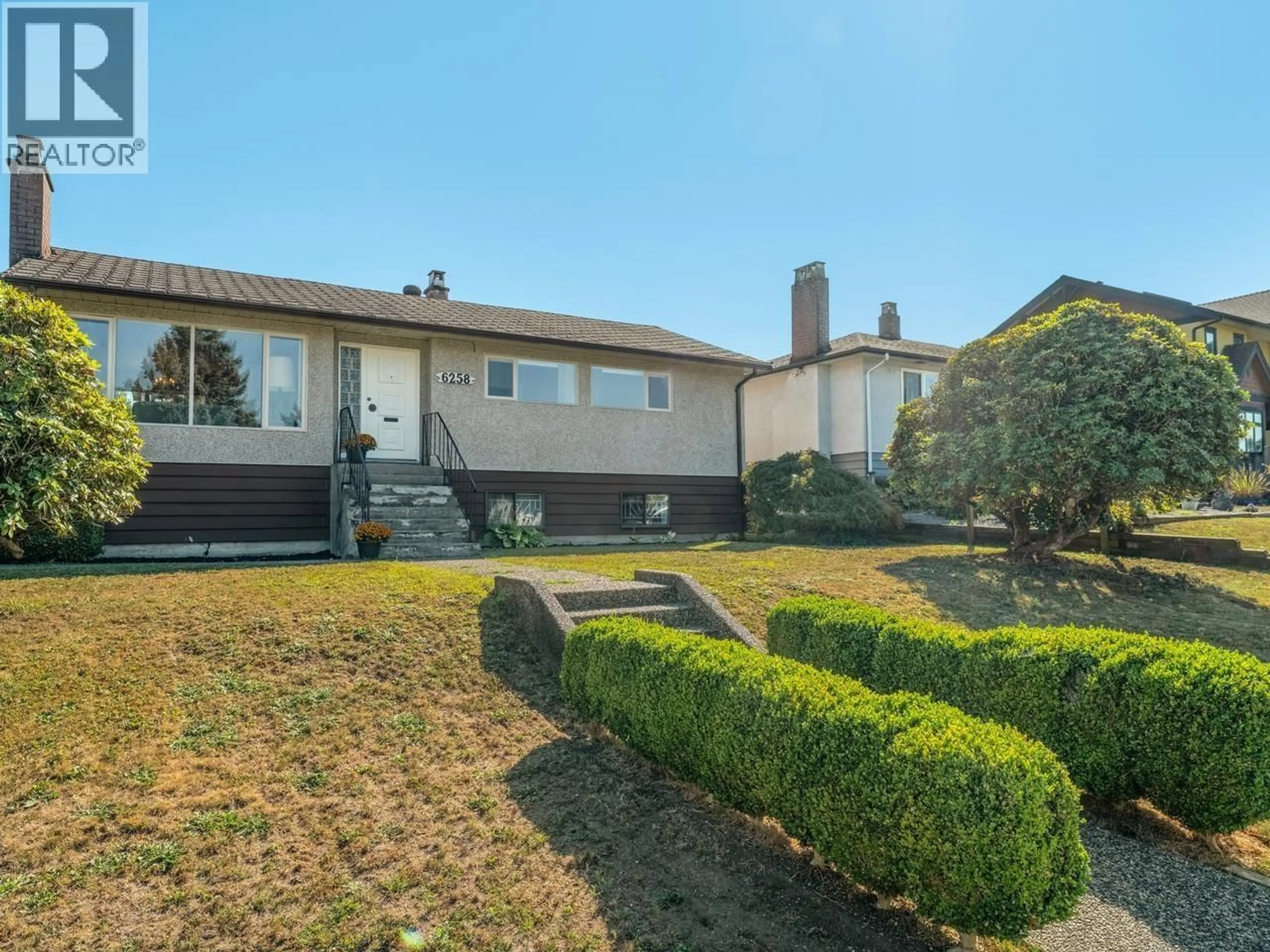A pic from outside/outdoor area/front of a property/back of a property/a pic from drone, street for 6258 BERWICK STREET, Burnaby British Columbia V5H1W2