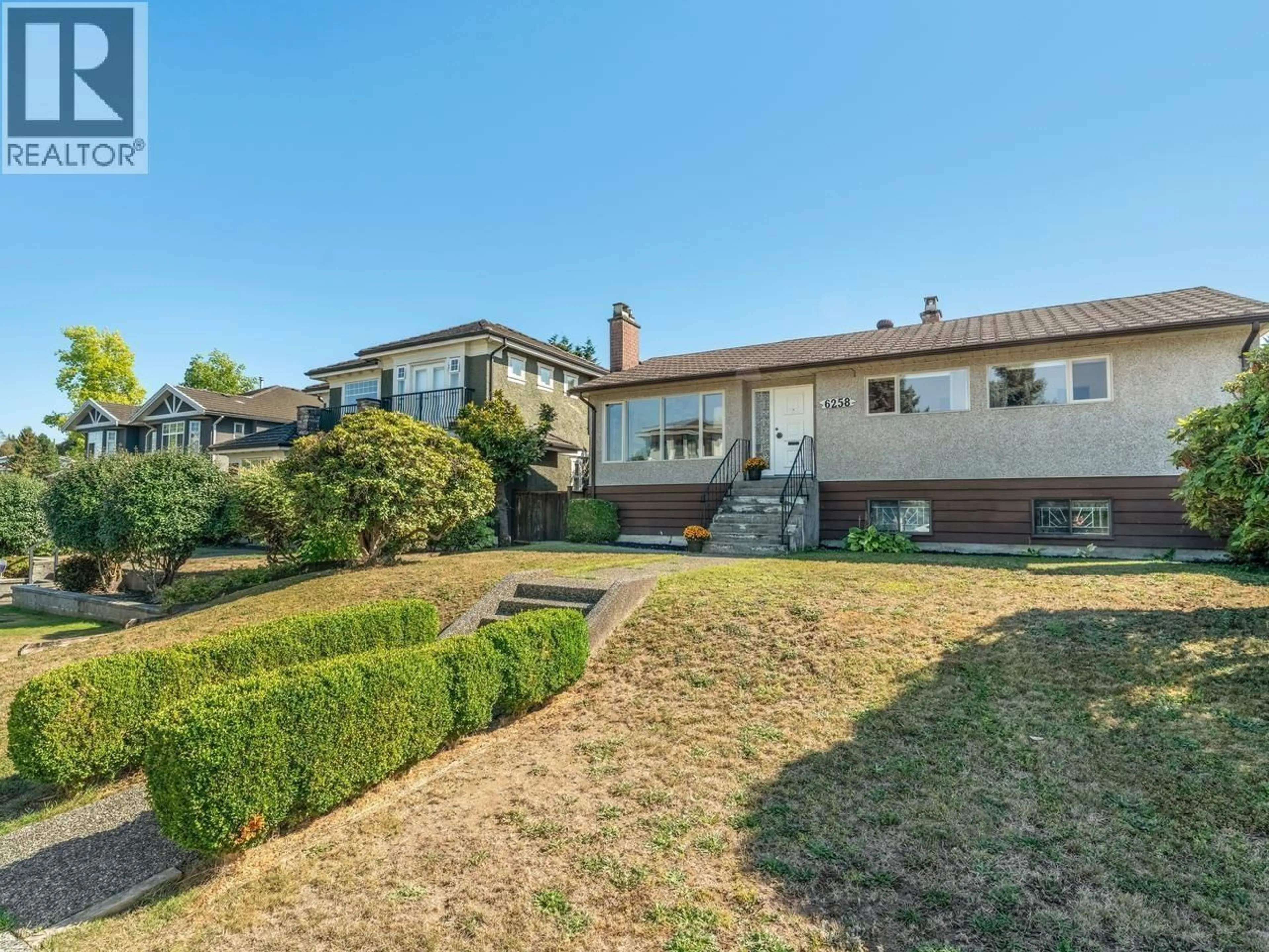 A pic from outside/outdoor area/front of a property/back of a property/a pic from drone, street for 6258 BERWICK STREET, Burnaby British Columbia V5H1W2