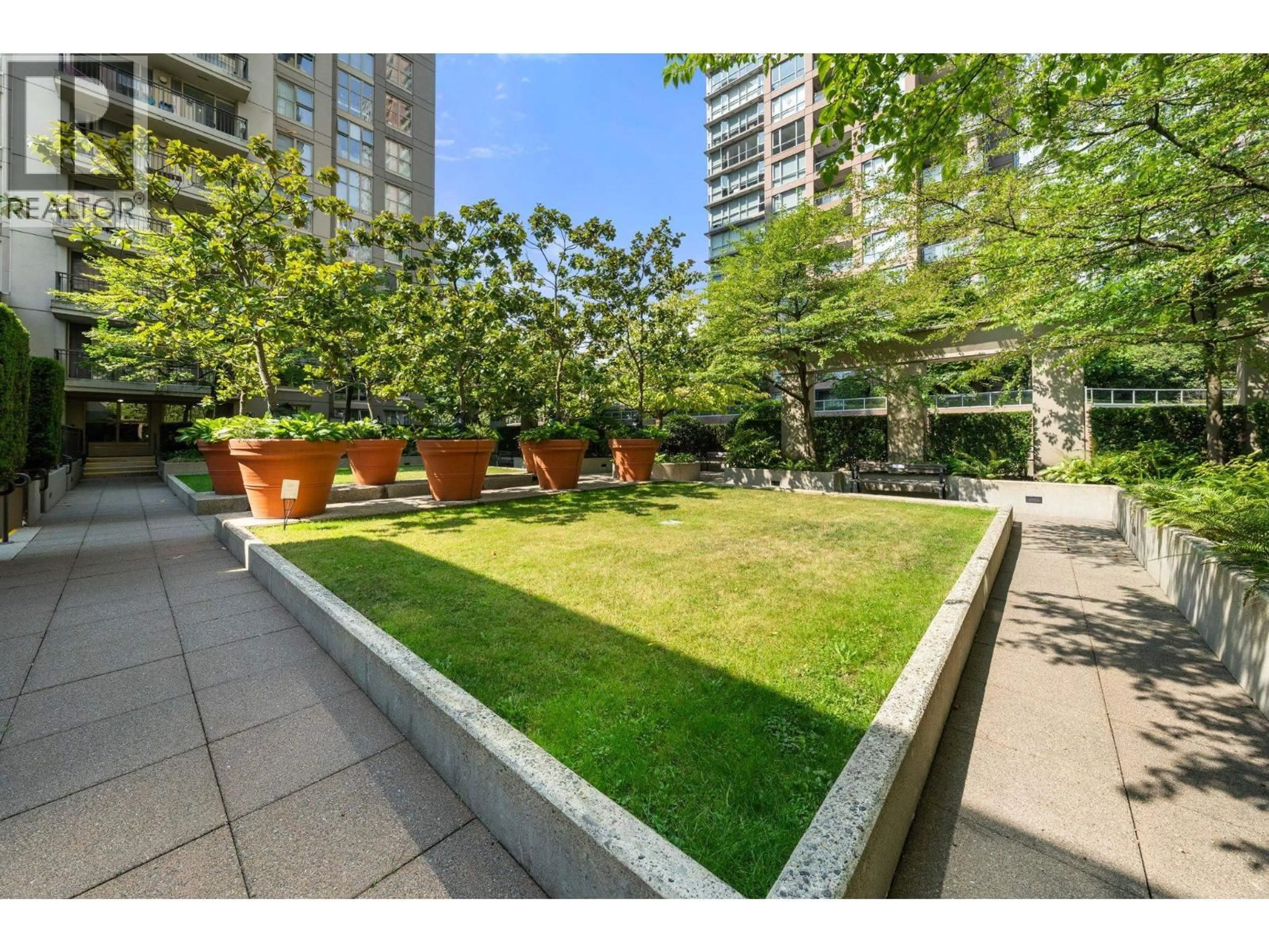 Patio, street for TH9 - 969 RICHARDS STREET, Vancouver British Columbia V6B1A8