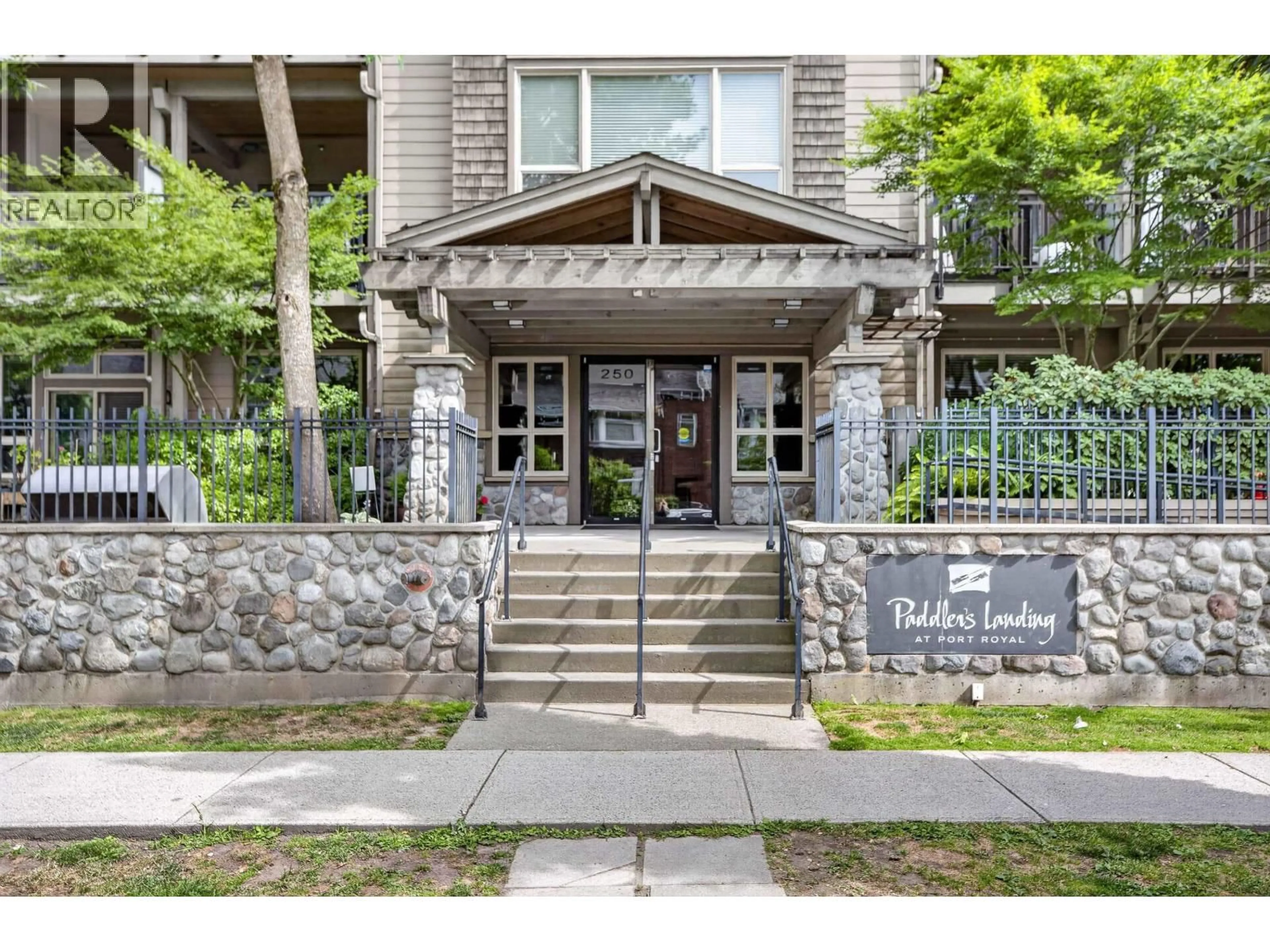 Indoor entryway for 310 - 250 SALTER STREET, New Westminster British Columbia V3M0B7