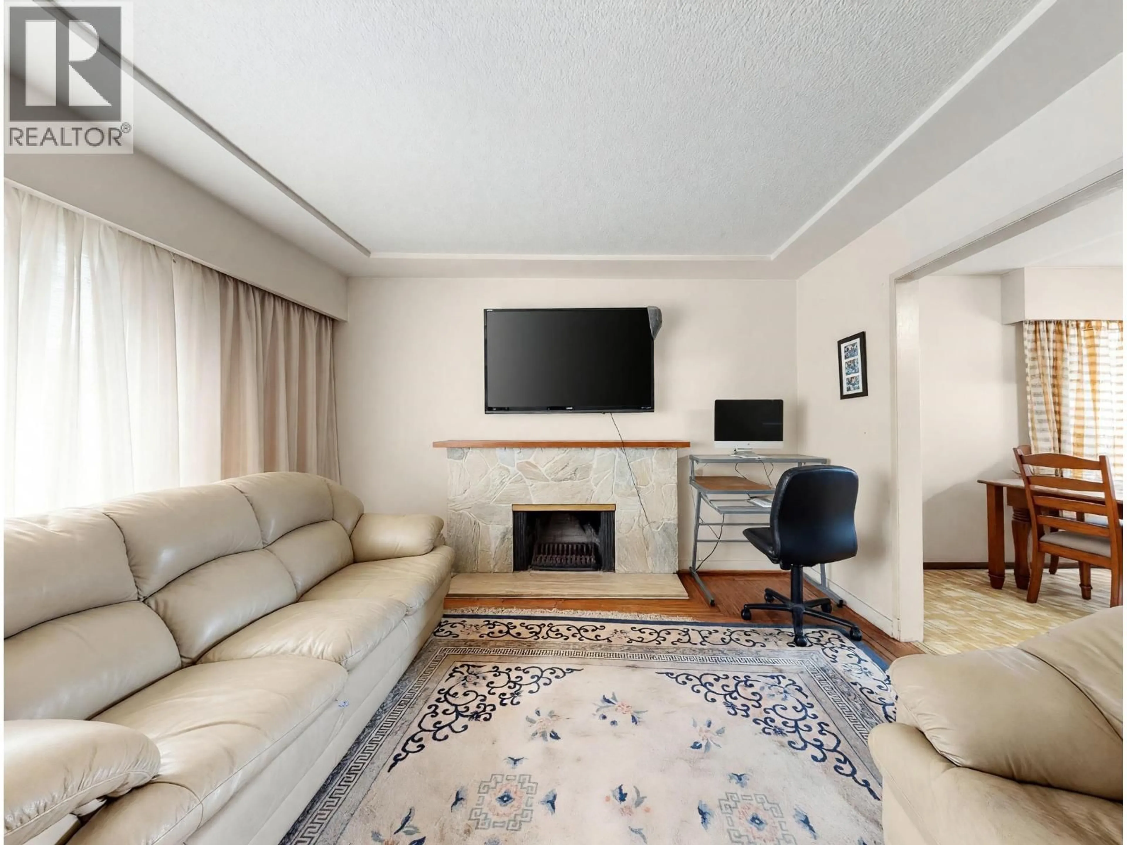 Living room with furniture, unknown for 6987 BALMORAL STREET, Vancouver British Columbia V5P3P8