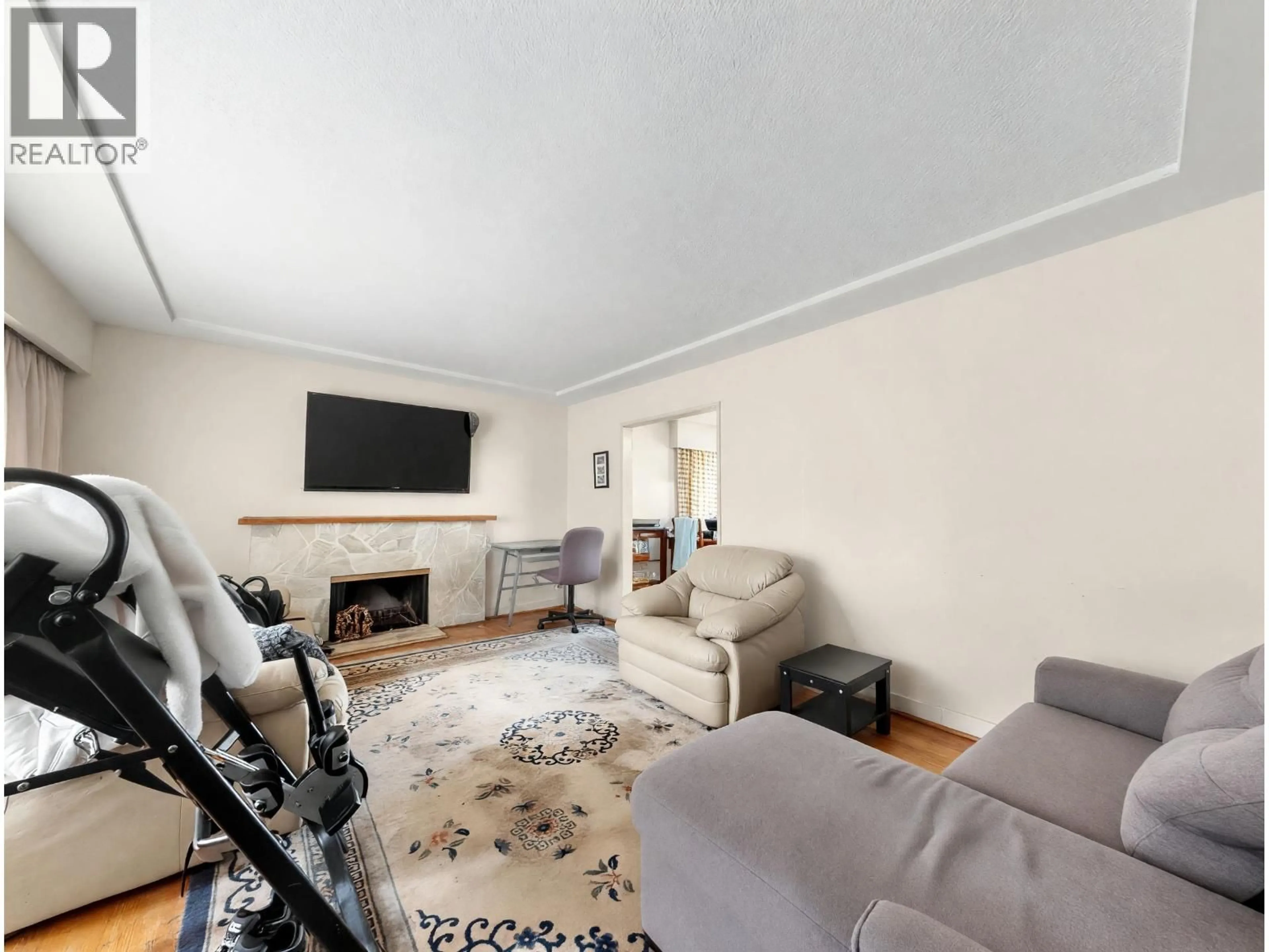 Living room with furniture, unknown for 6987 BALMORAL STREET, Vancouver British Columbia V5P3P8
