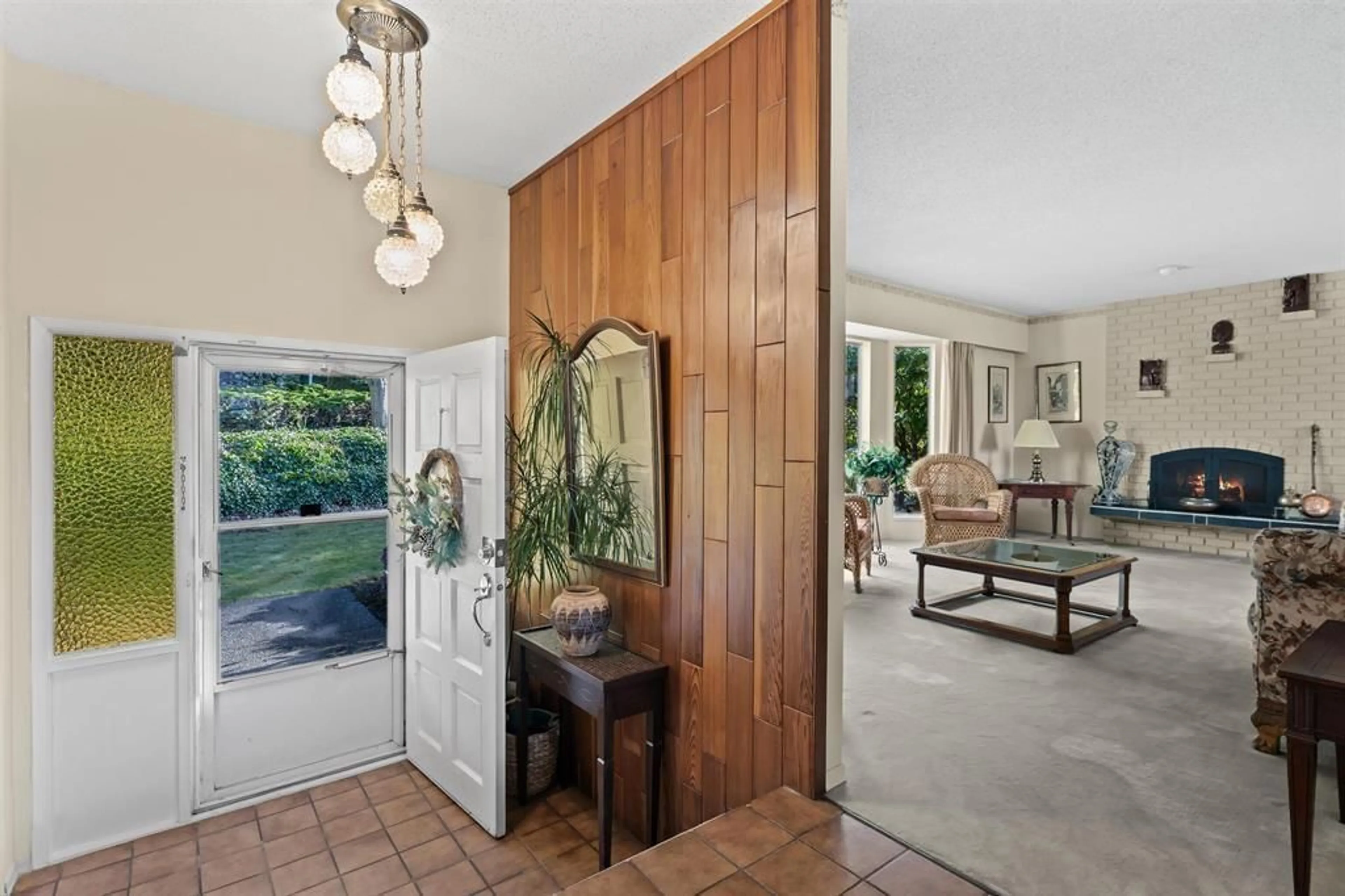 Indoor entryway for 16881 31 AVENUE, Surrey British Columbia V3S0A6