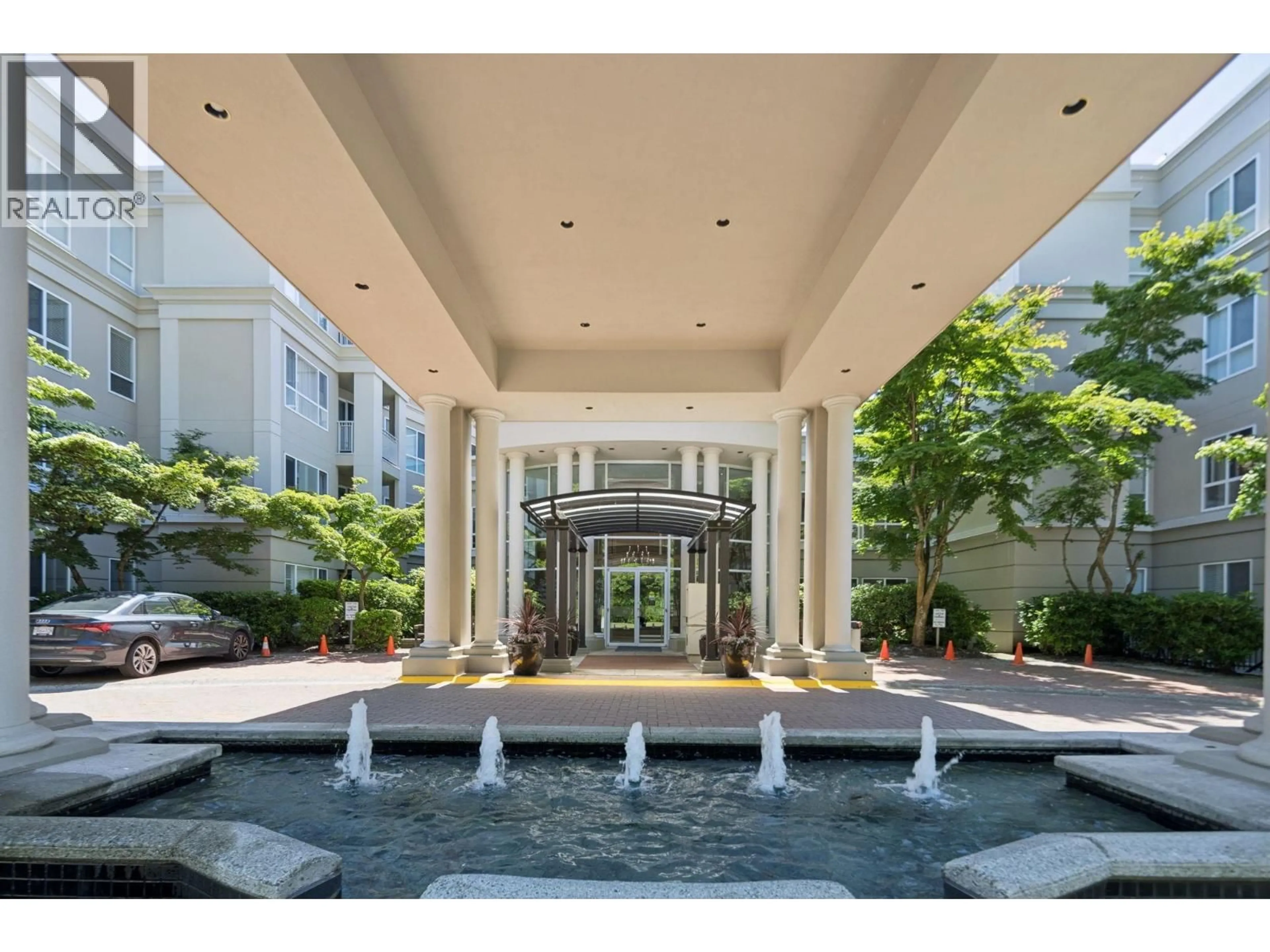Indoor foyer for 118 - 3098 GUILDFORD WAY, Coquitlam British Columbia V3B7W8