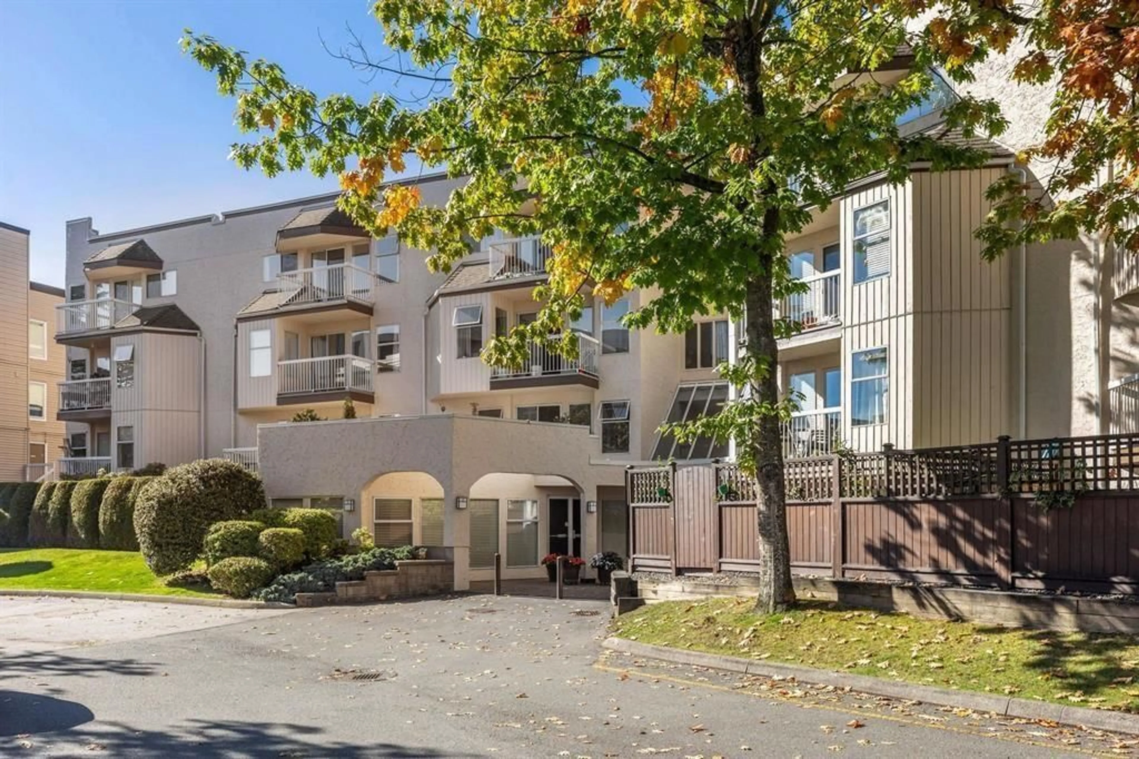 Patio, street for 210 - 1860 SOUTHMERE CRESCENT EAST, Surrey British Columbia V4A6Y7