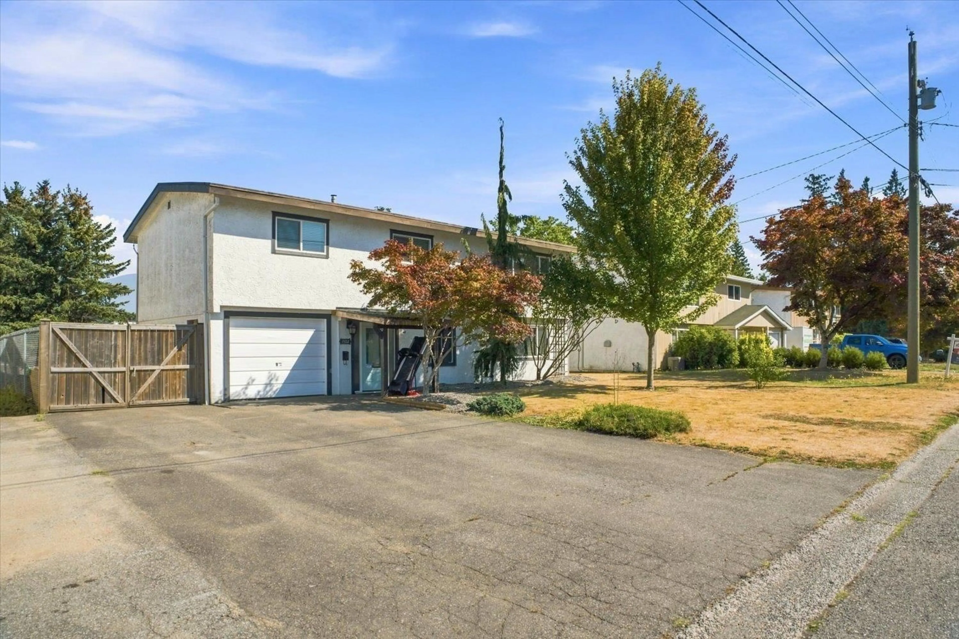 A pic from outside/outdoor area/front of a property/back of a property/a pic from drone, street for 9334 JAMES STREET, Chilliwack British Columbia V2P6G9