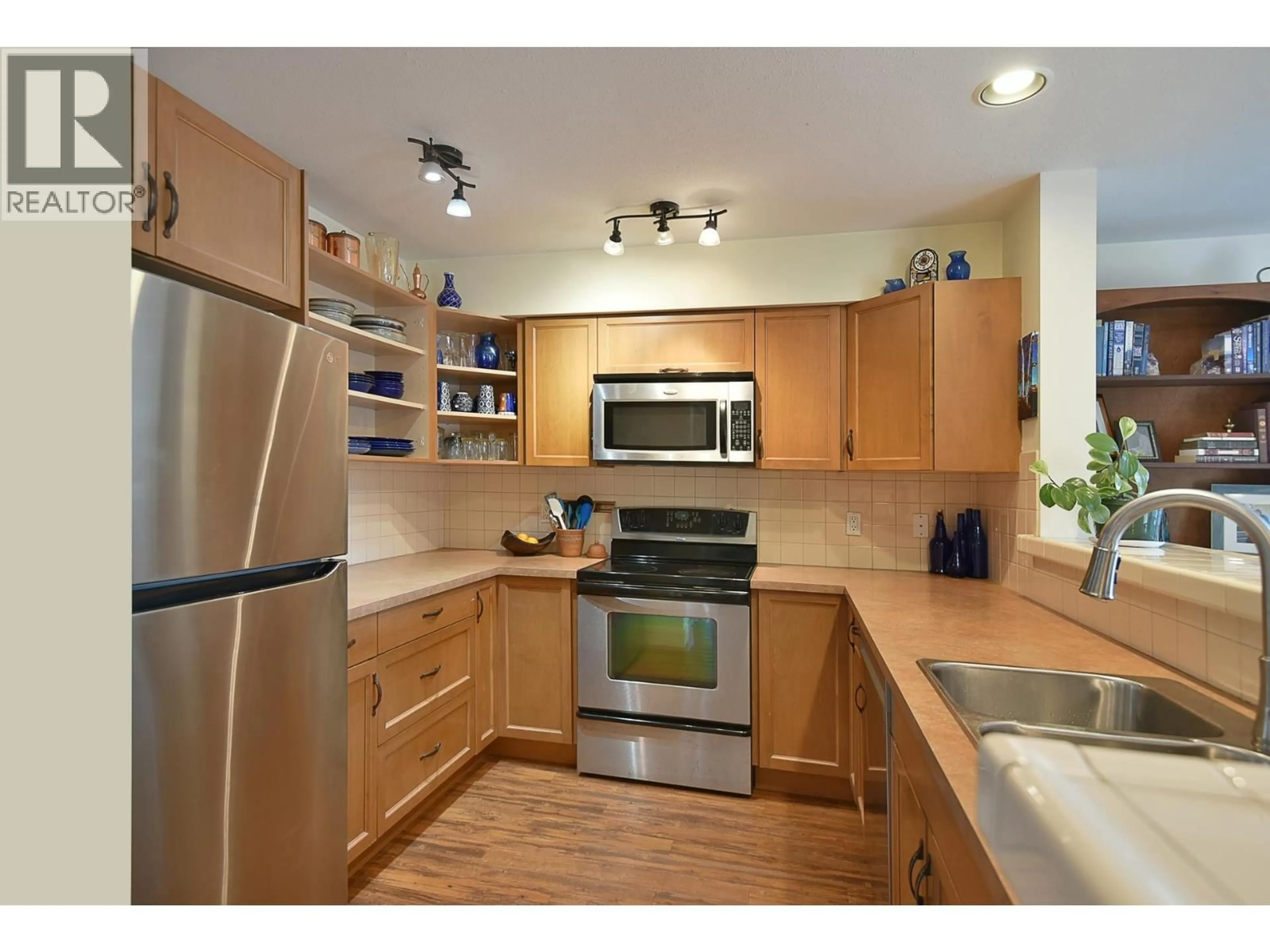 Standard kitchen, unknown for 303 - 5711 EBBTIDE STREET, Sechelt British Columbia V7Z0J5