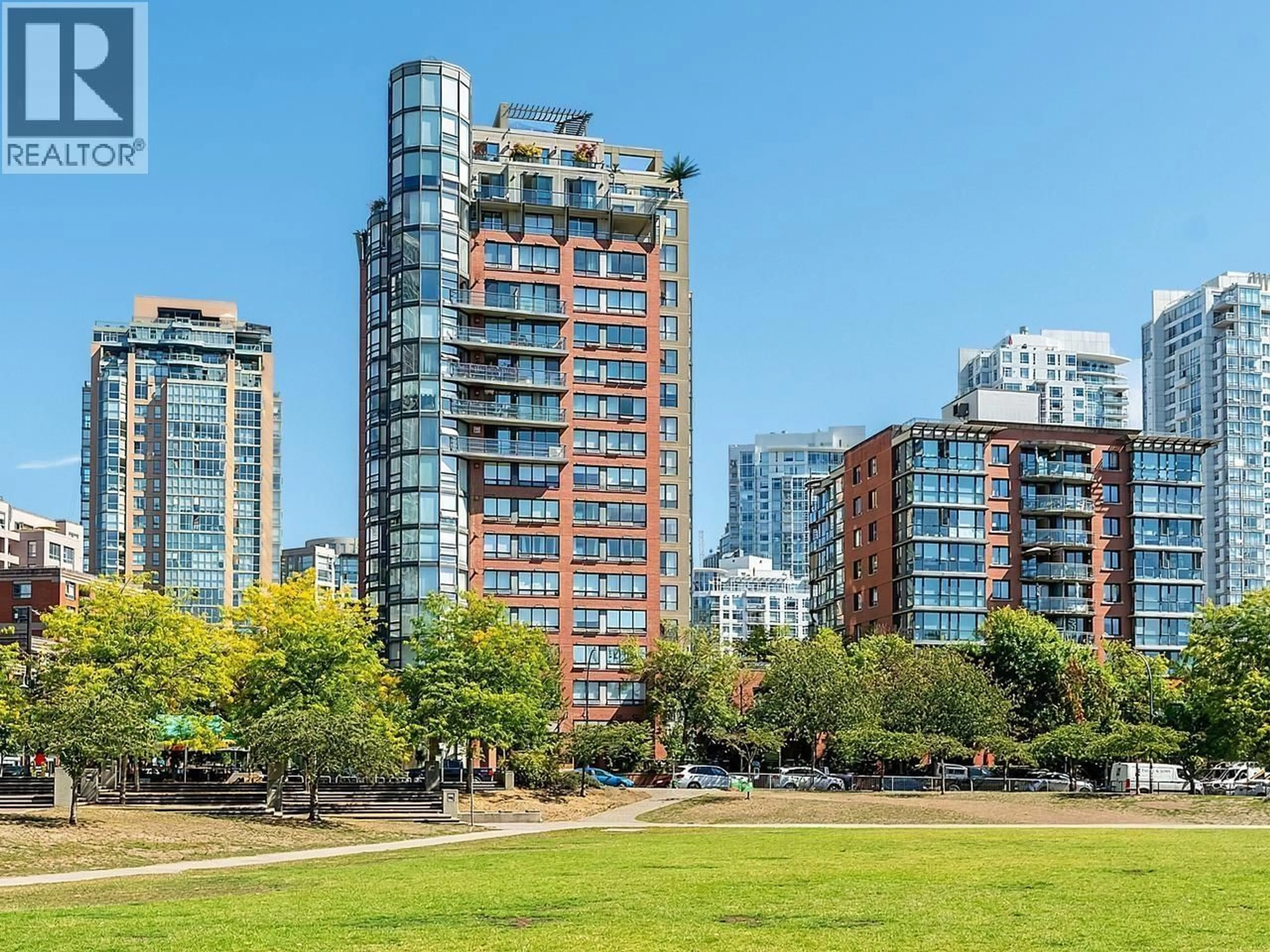 A pic from outside/outdoor area/front of a property/back of a property/a pic from drone, city buildings view from balcony for 15C - 199 DRAKE STREET, Vancouver British Columbia V6Z2T9