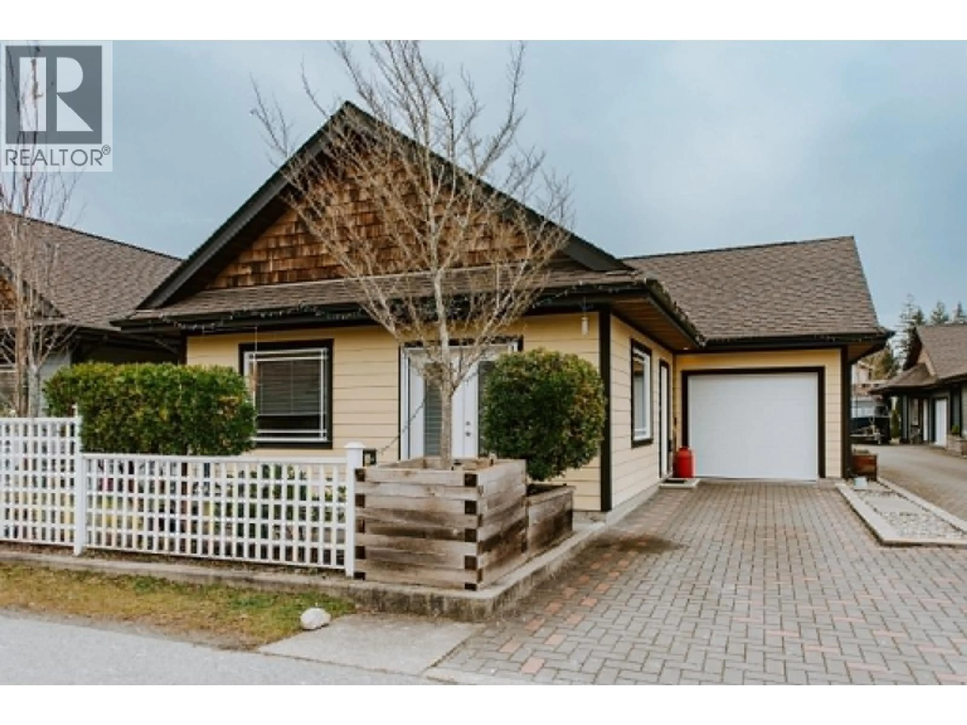 Home with vinyl exterior material, street for 766 GERUSSI LANE, Gibsons British Columbia V0N1V7