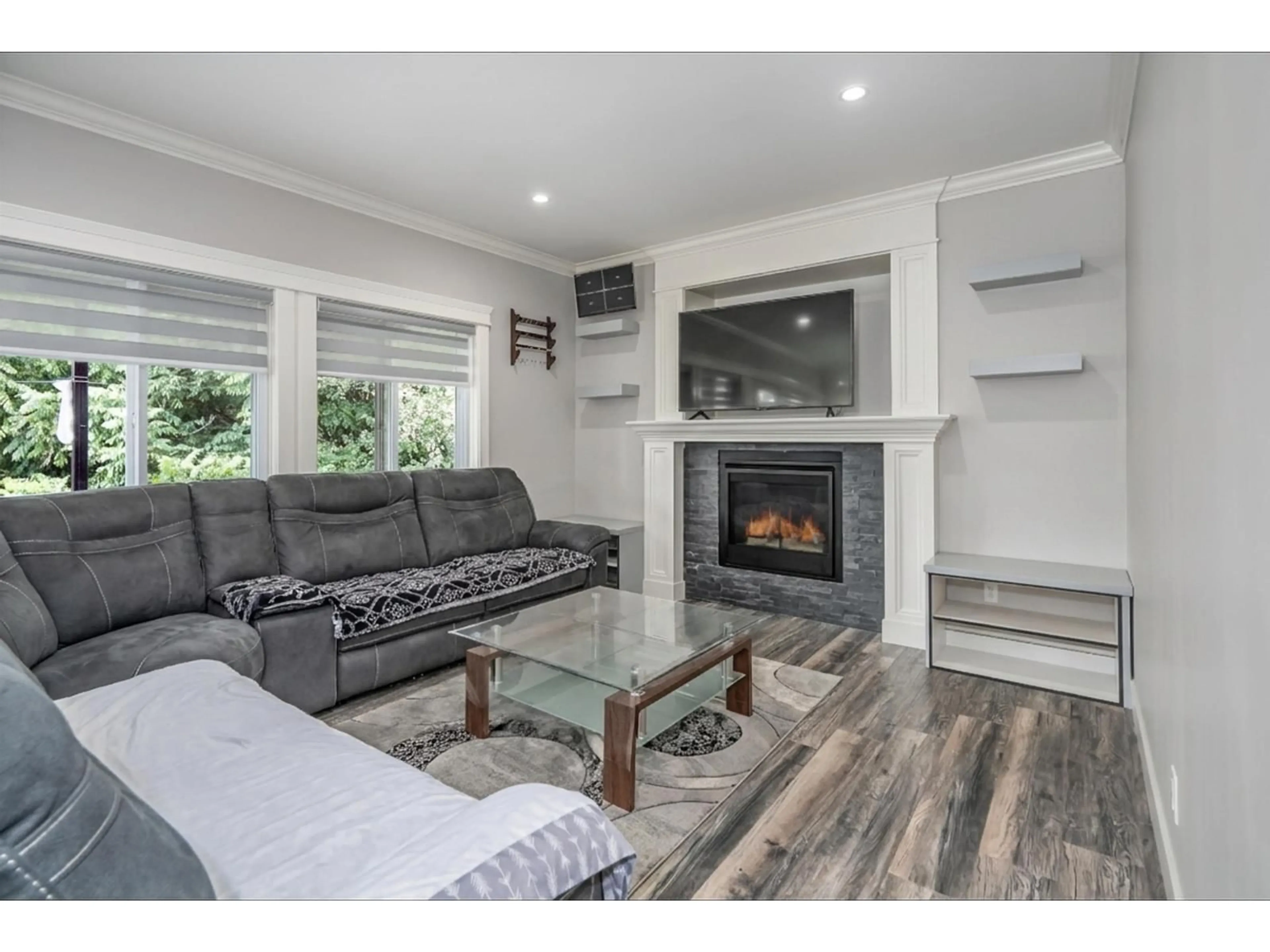 Living room with furniture, wood/laminate floor for 33993 MCPHEE PLACE, Mission British Columbia V2V0E7