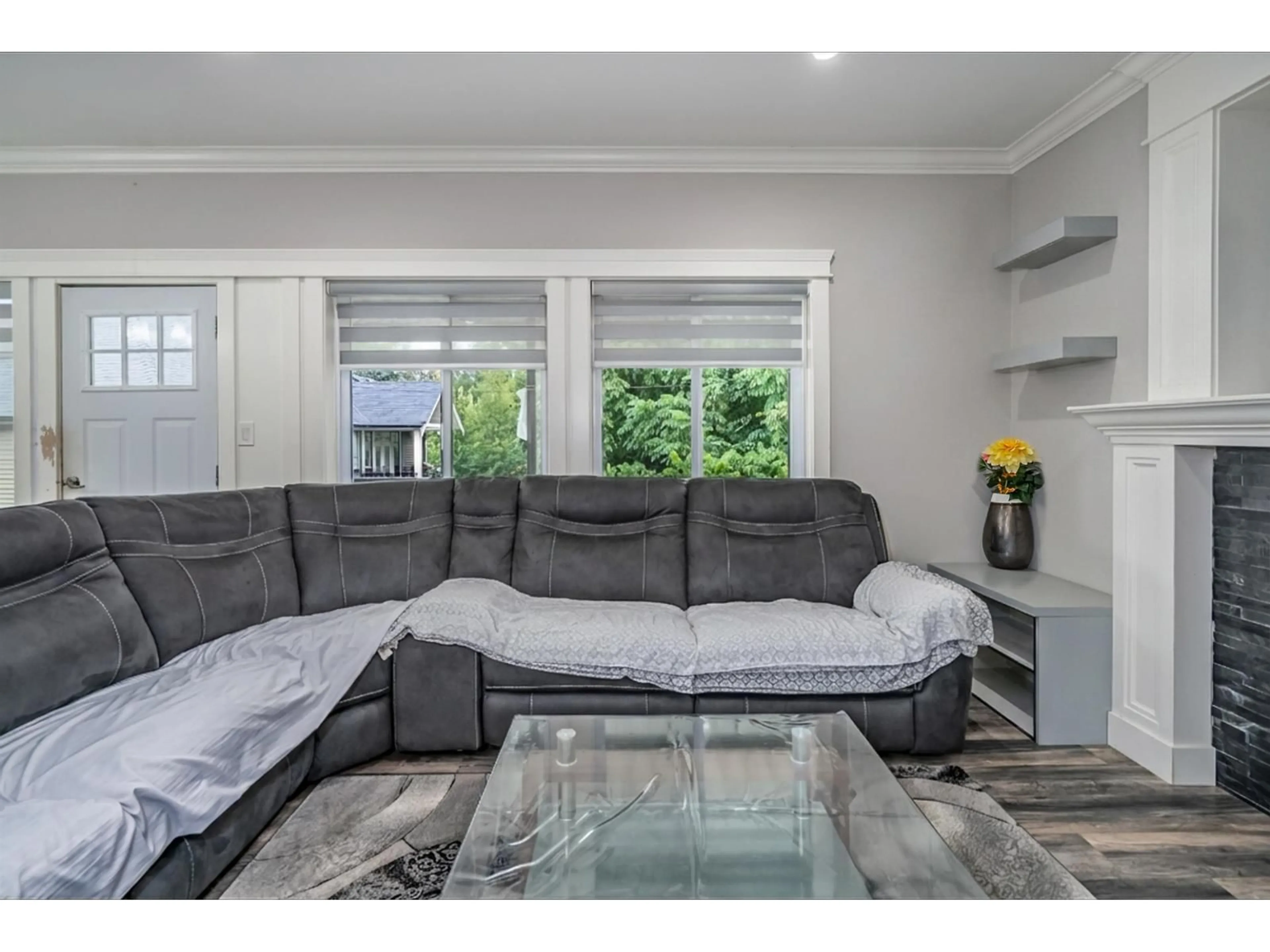 Living room with furniture, unknown for 33993 MCPHEE PLACE, Mission British Columbia V2V0E7