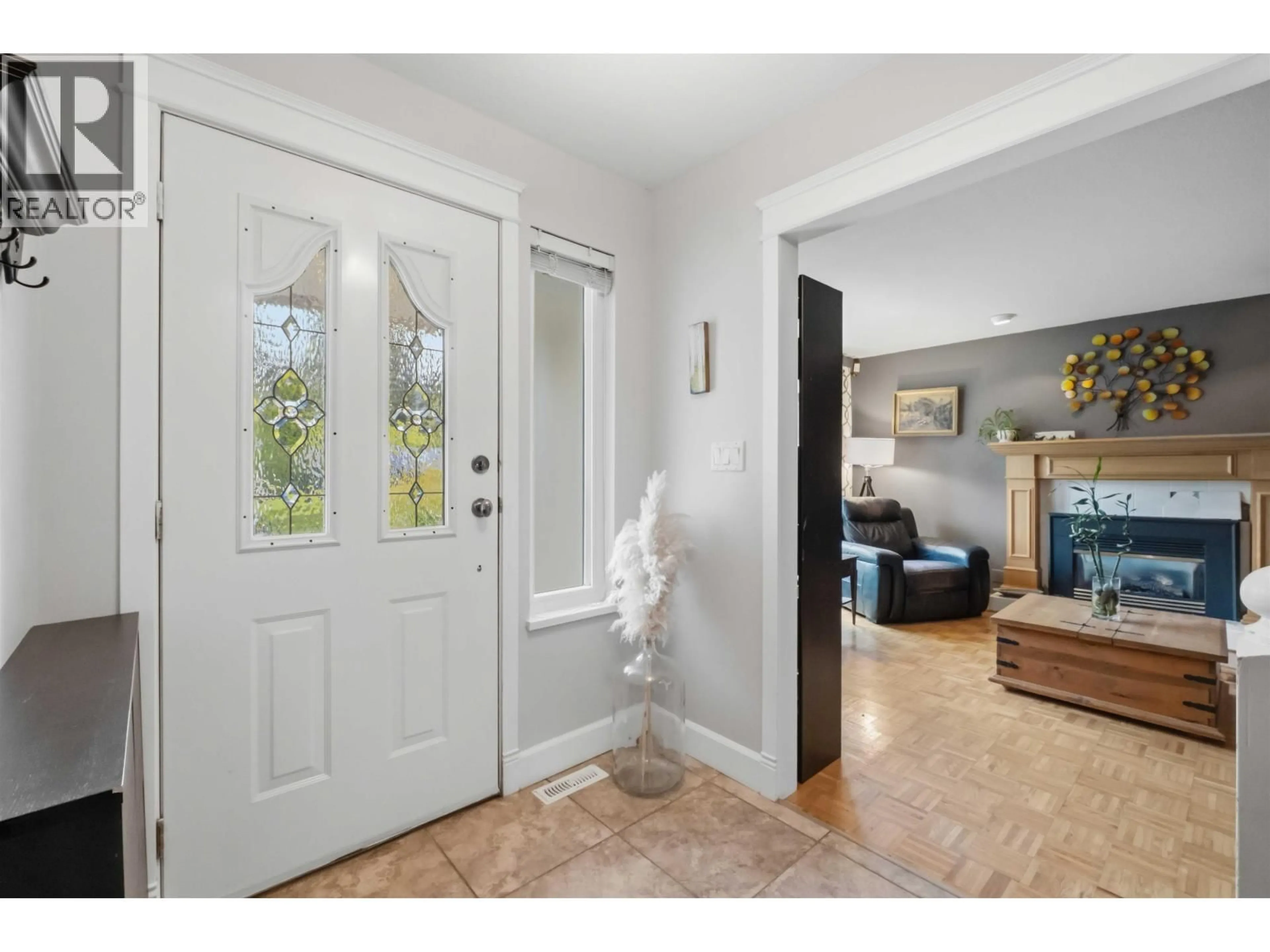Indoor entryway for 22950 126 AVENUE, Maple Ridge British Columbia V2X0S7