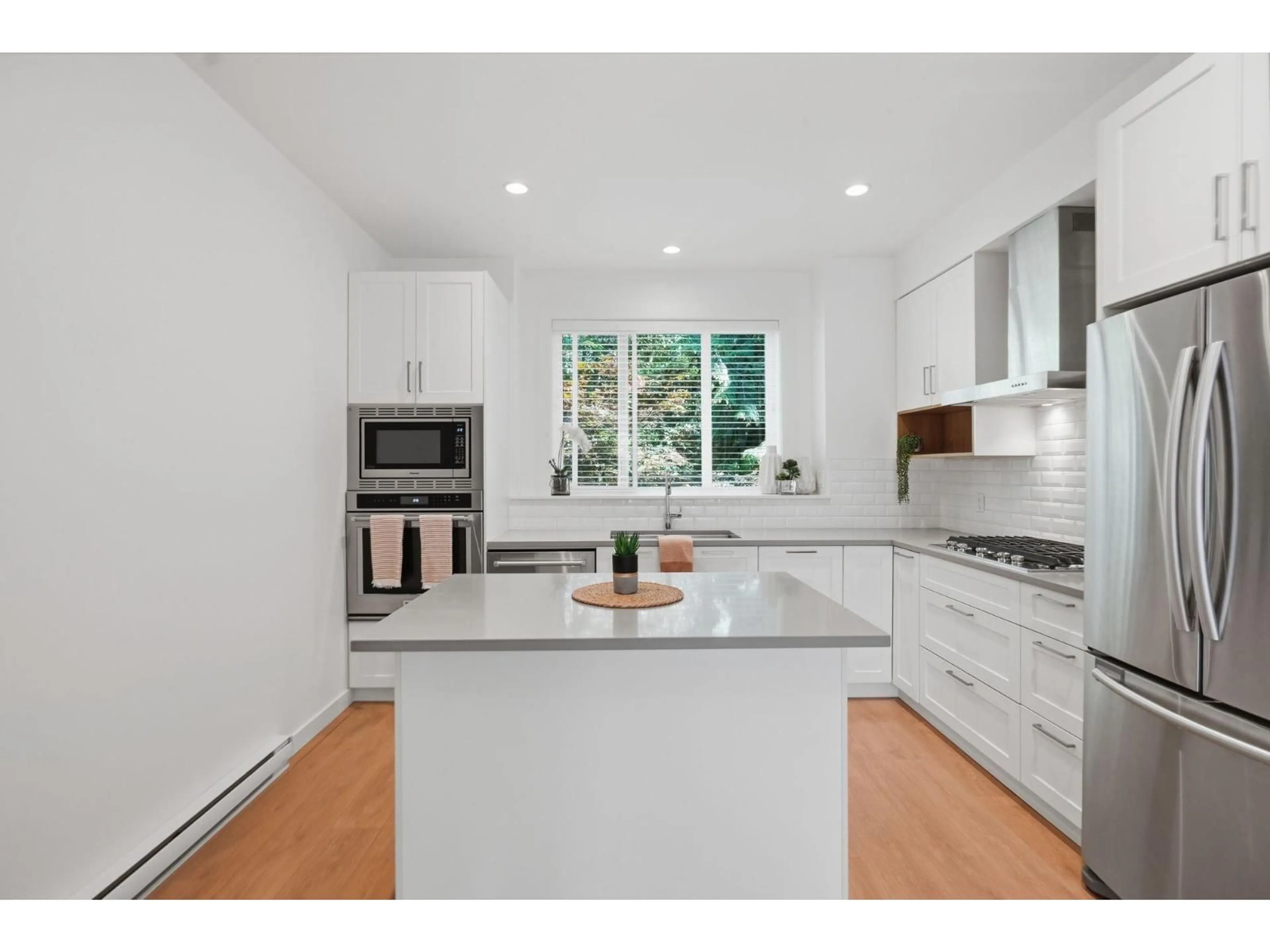 Contemporary kitchen, unknown for 38 - 288 171 STREET, Surrey British Columbia V3Z9P5