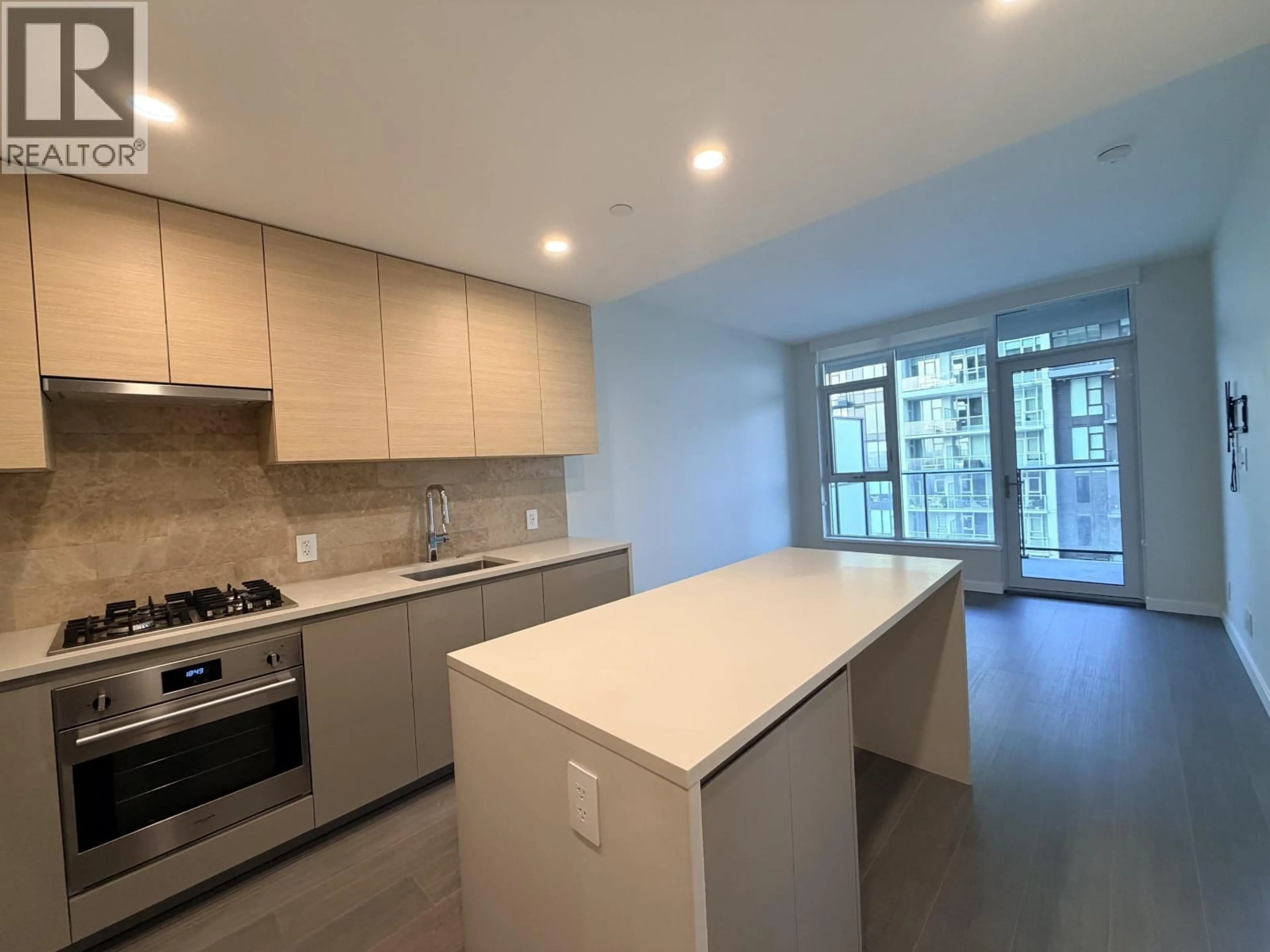 Unknown for 3903 - 2108 GILMORE AVENUE, Burnaby British Columbia V5C0N8