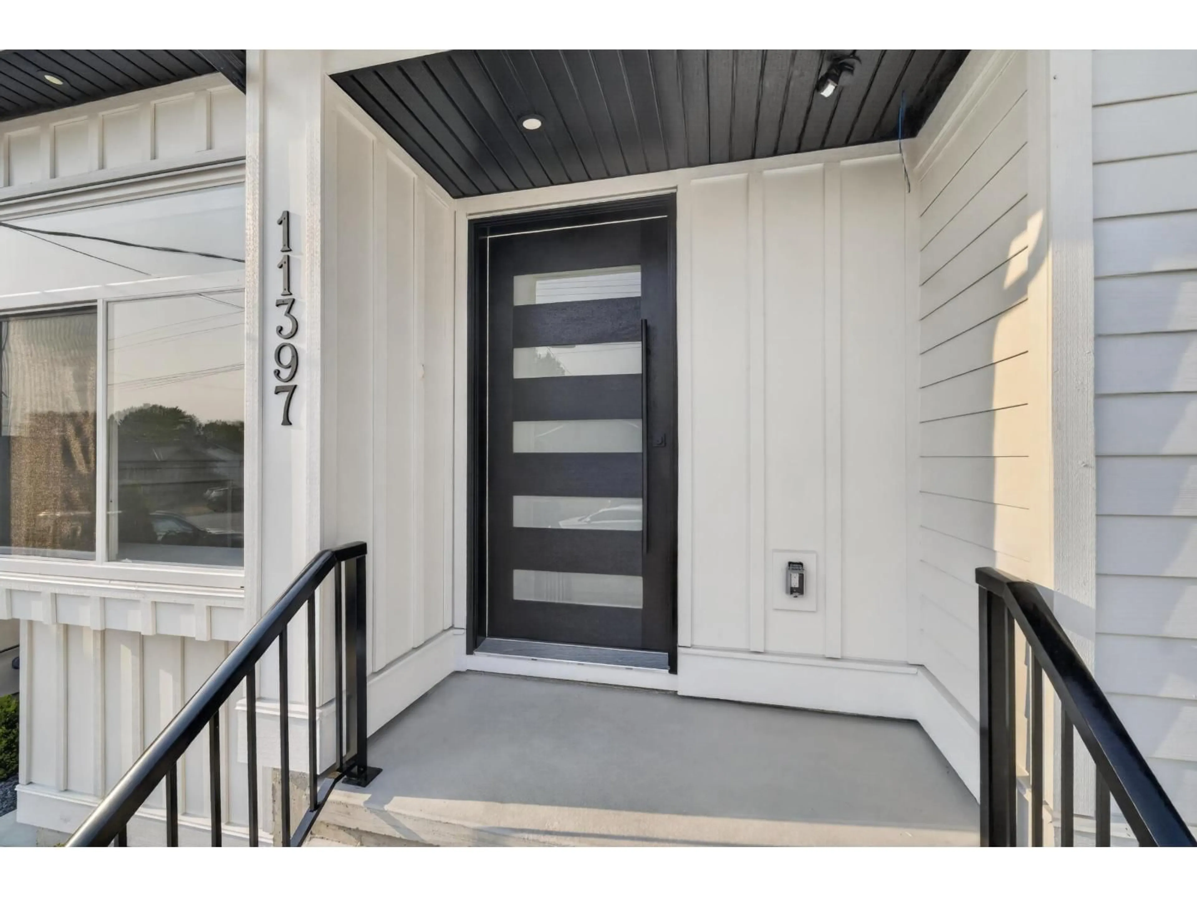 Indoor entryway for 11397 85A AVENUE, Delta British Columbia V4C2V4