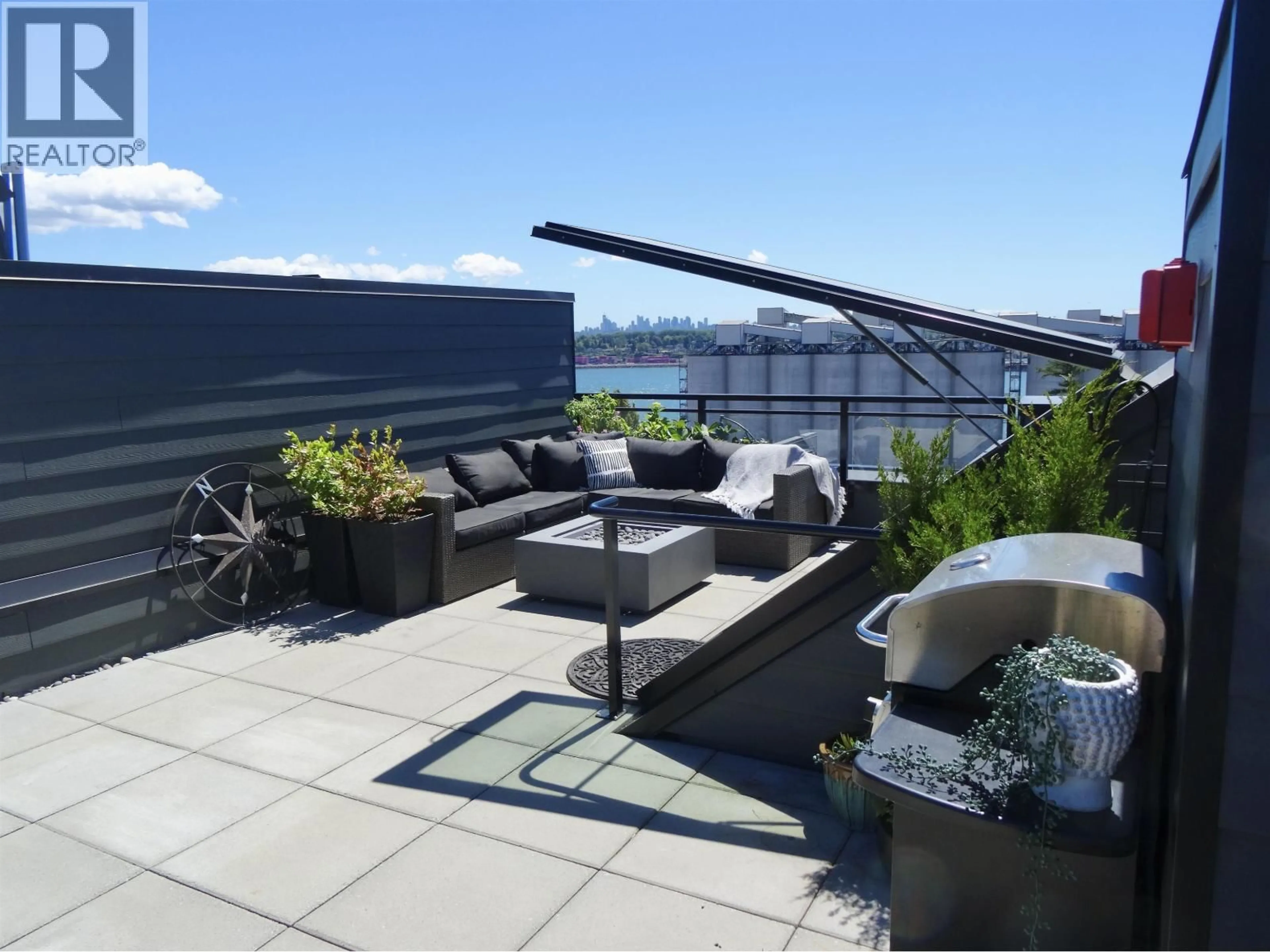 Patio, water/lake/river/ocean view for 444 - 545 2ND STREET, North Vancouver British Columbia V7L1E1