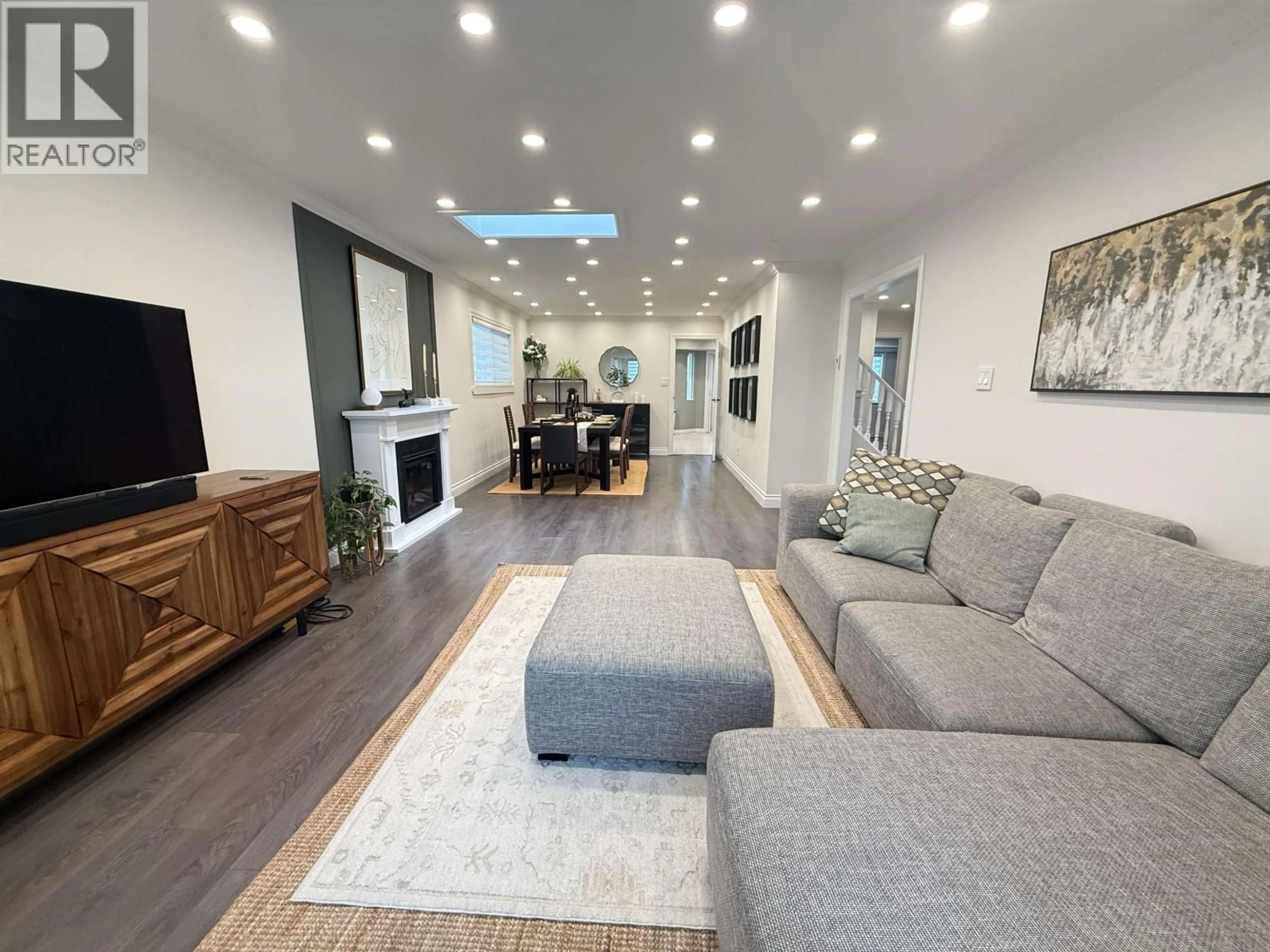 Living room with furniture, unknown for 5179 TOPAZ PLACE, Richmond British Columbia V7C4Z3