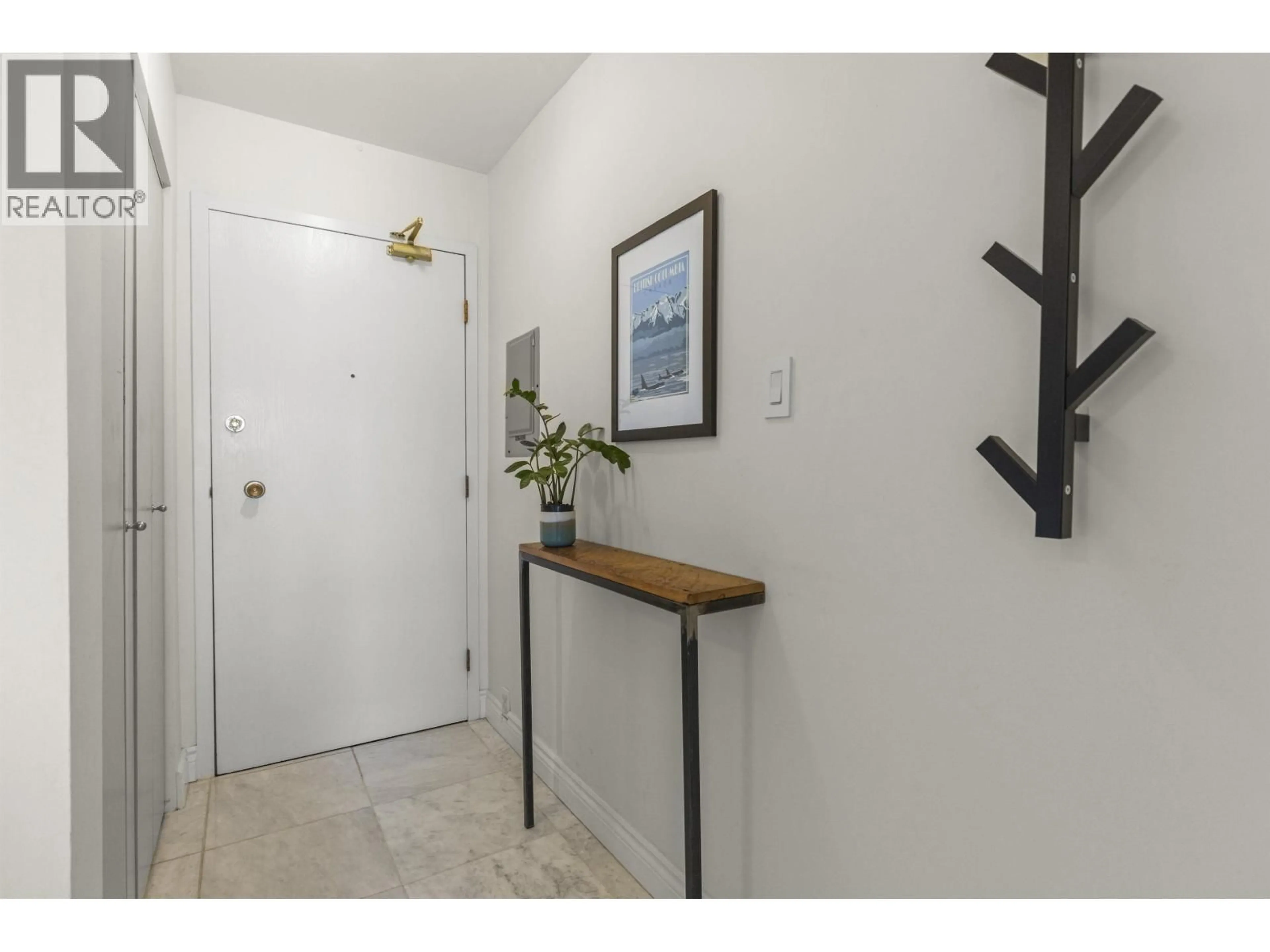 Indoor entryway for 307 - 2335 YORK AVENUE, Vancouver British Columbia V6K1C8