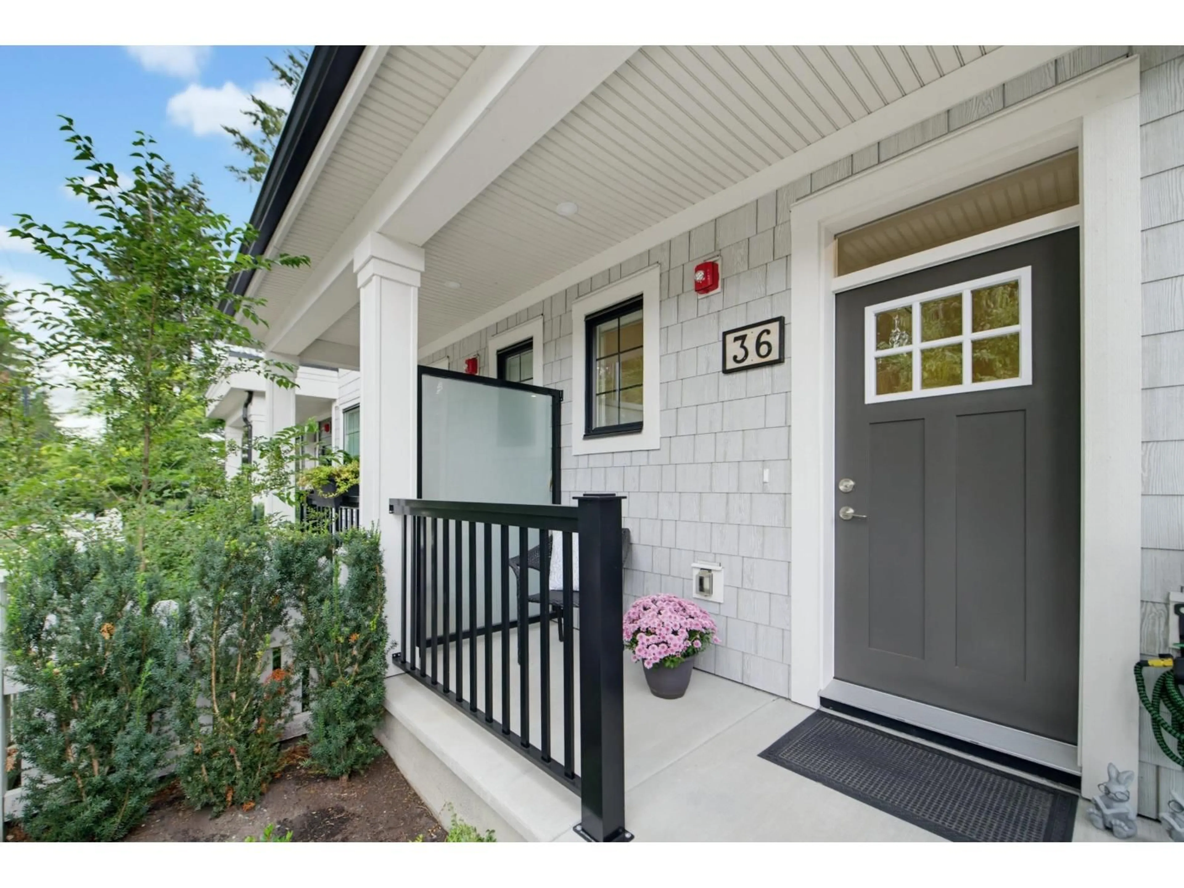 Indoor entryway for 36 - 9122 KING STREET, Langley British Columbia V1M0G6