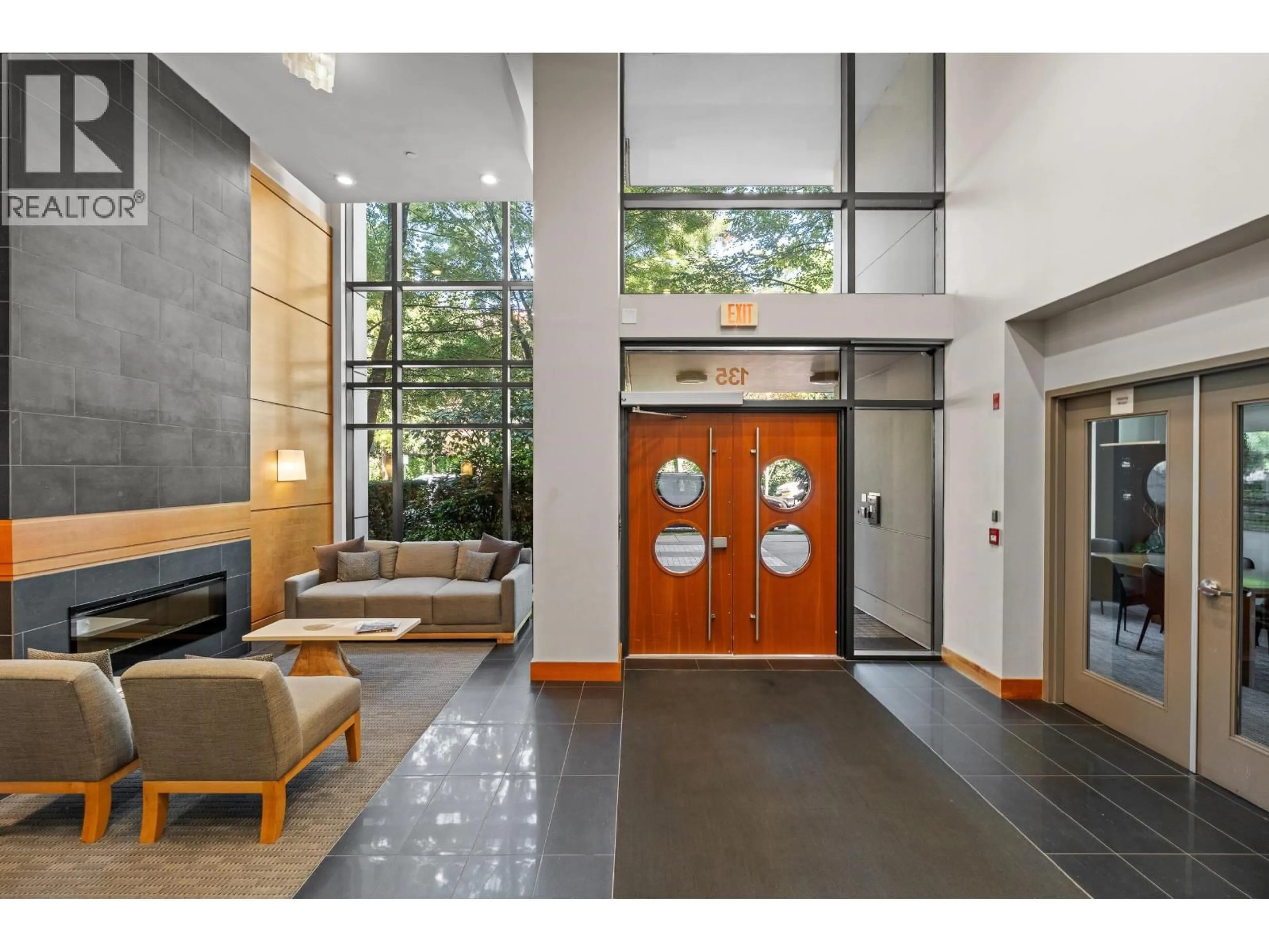 Indoor foyer for 205 - 135 2ND STREET, North Vancouver British Columbia V7M0C5