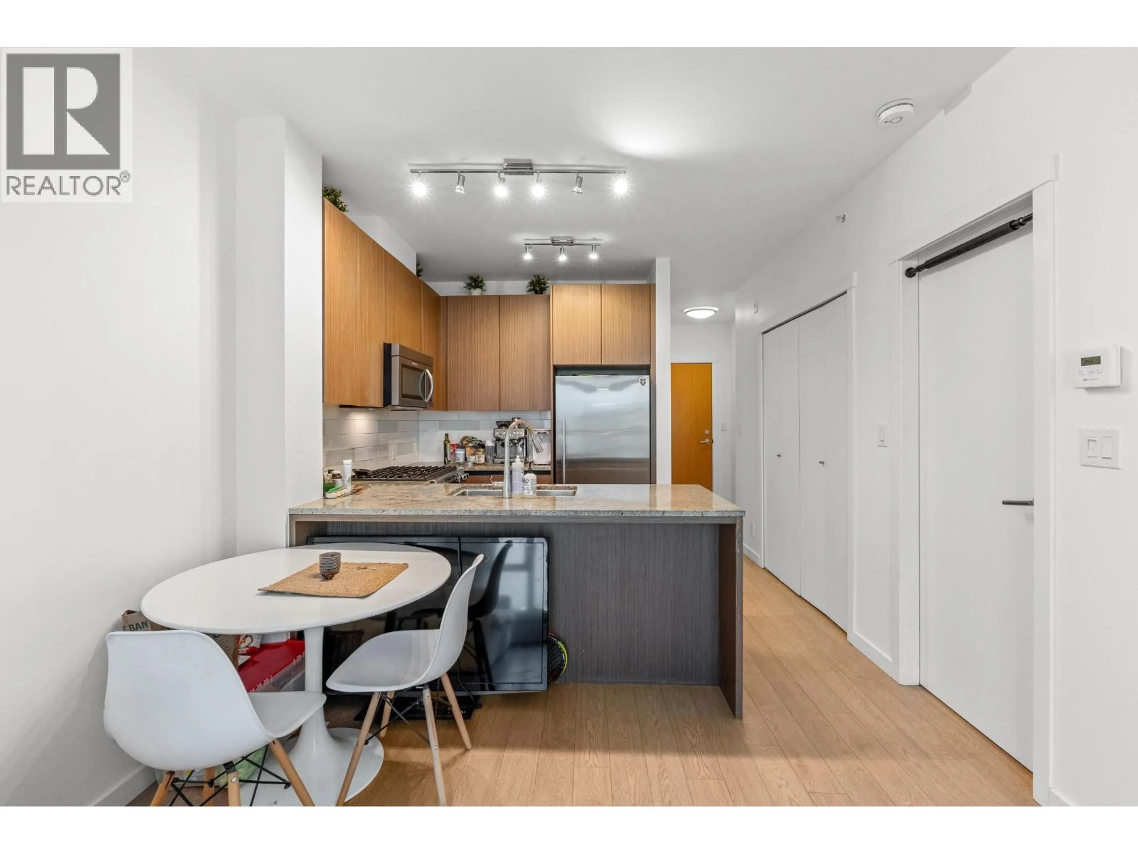 Standard kitchen, unknown for 205 - 135 2ND STREET, North Vancouver British Columbia V7M0C5