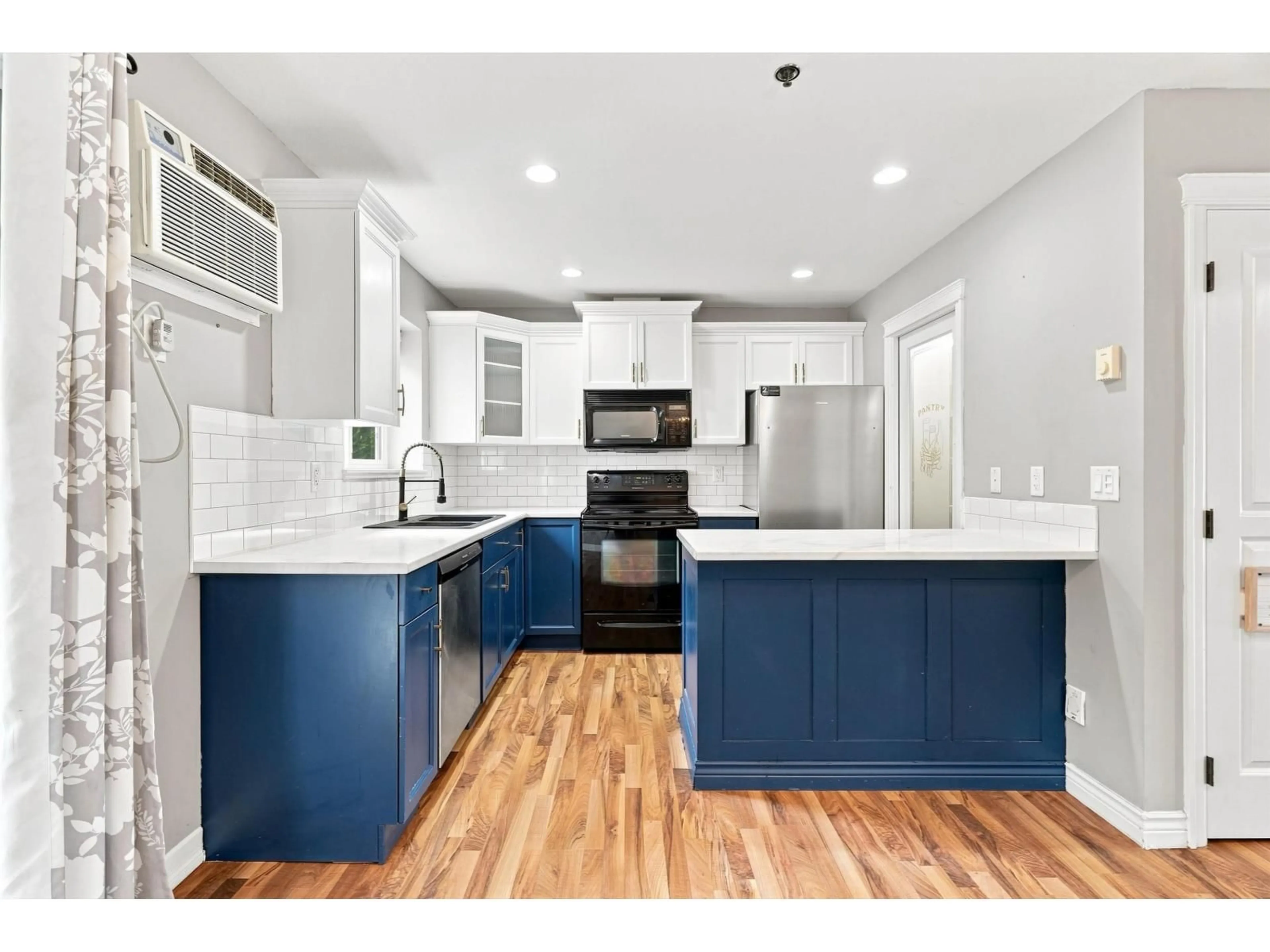 Open concept kitchen, unknown for 6 - 46832 HUDSON ROAD, Chilliwack British Columbia V2R0L9