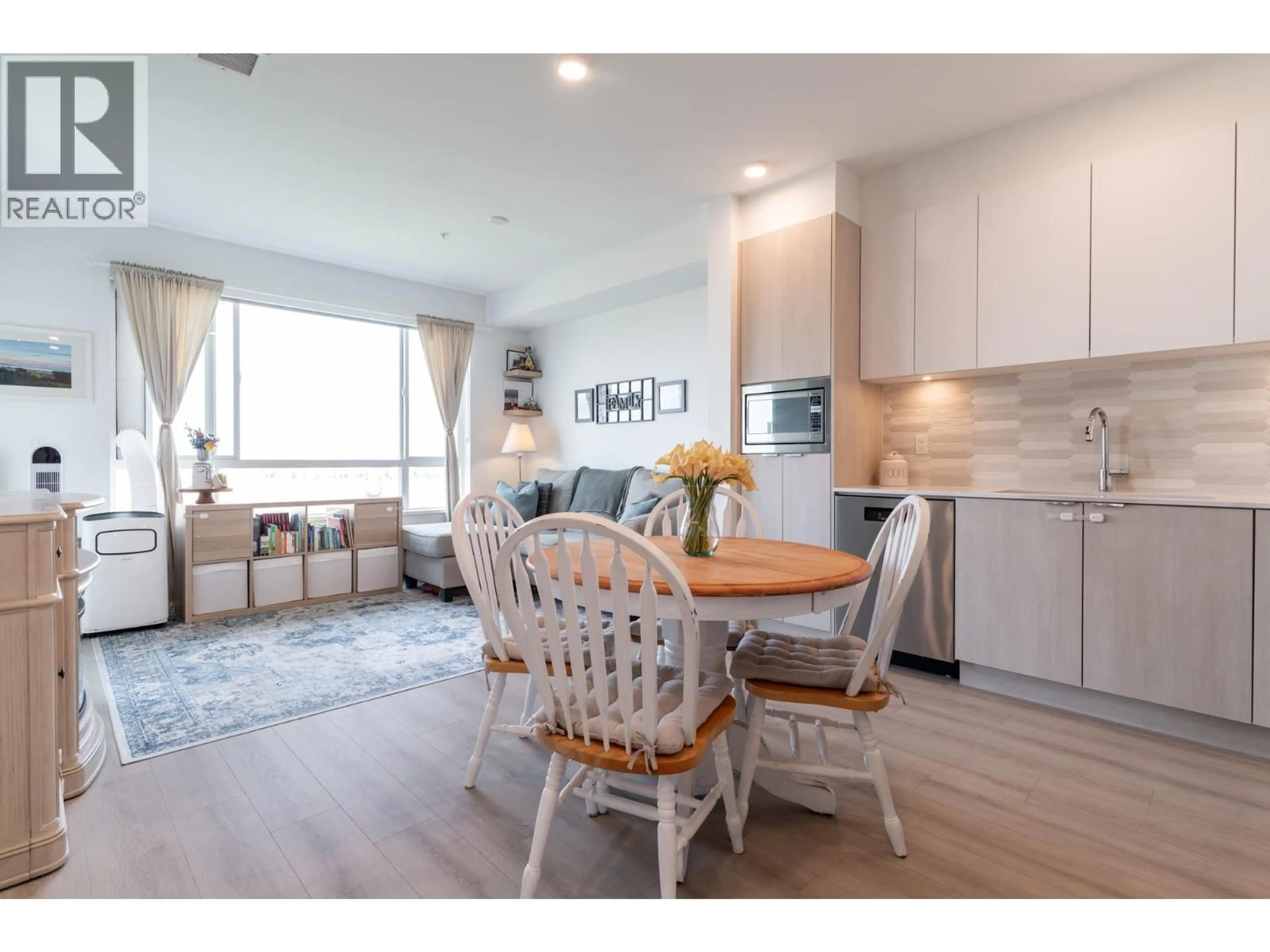 Open concept kitchen, wood/laminate floor for 513 - 2463 RABBIT DRIVE, Tsawwassen British Columbia V4M0G6