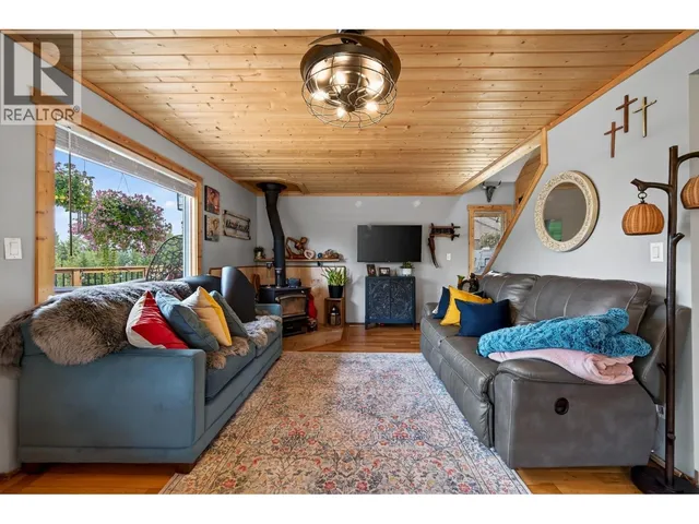 6294 MULLIGAN DRIVE, Horse Lake 4